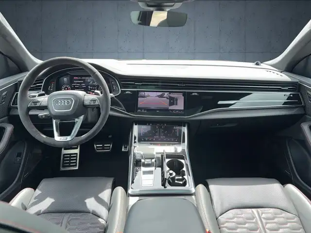 Audi RS Q8 view 11