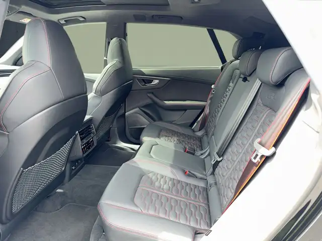 Audi RS Q8 view 12