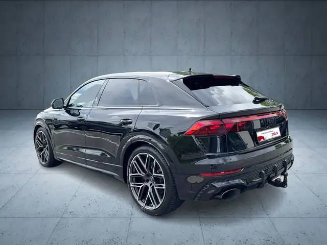 Audi RS Q8 view 3