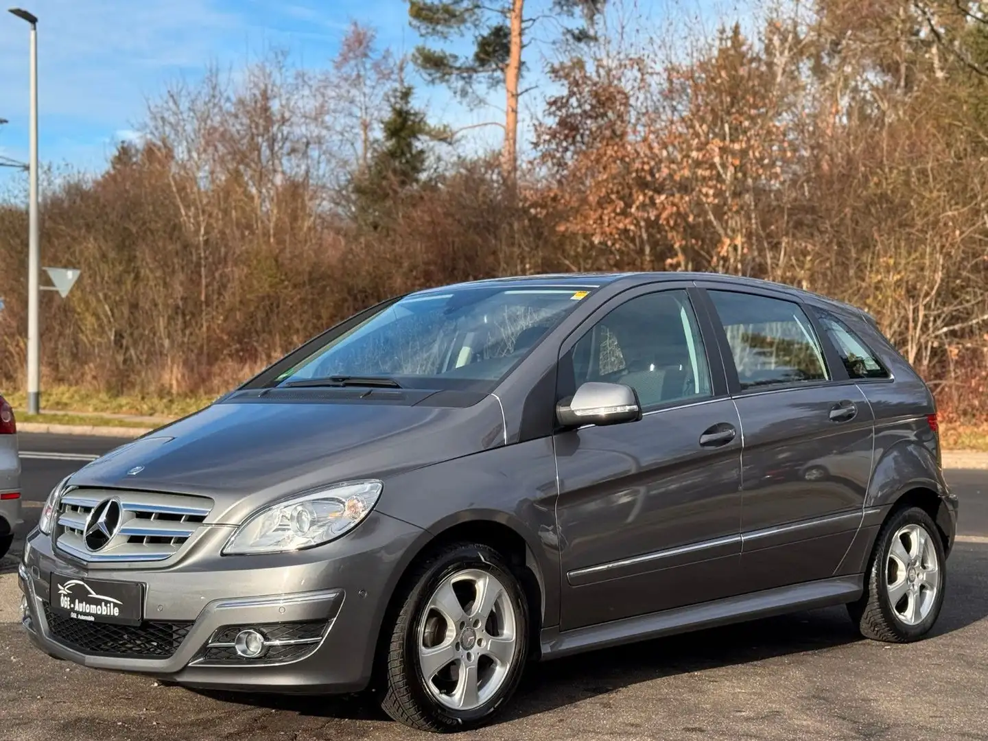 Mercedes-Benz B 180 B-Klasse Automatik/Navi/Sitzh. Gris - 2