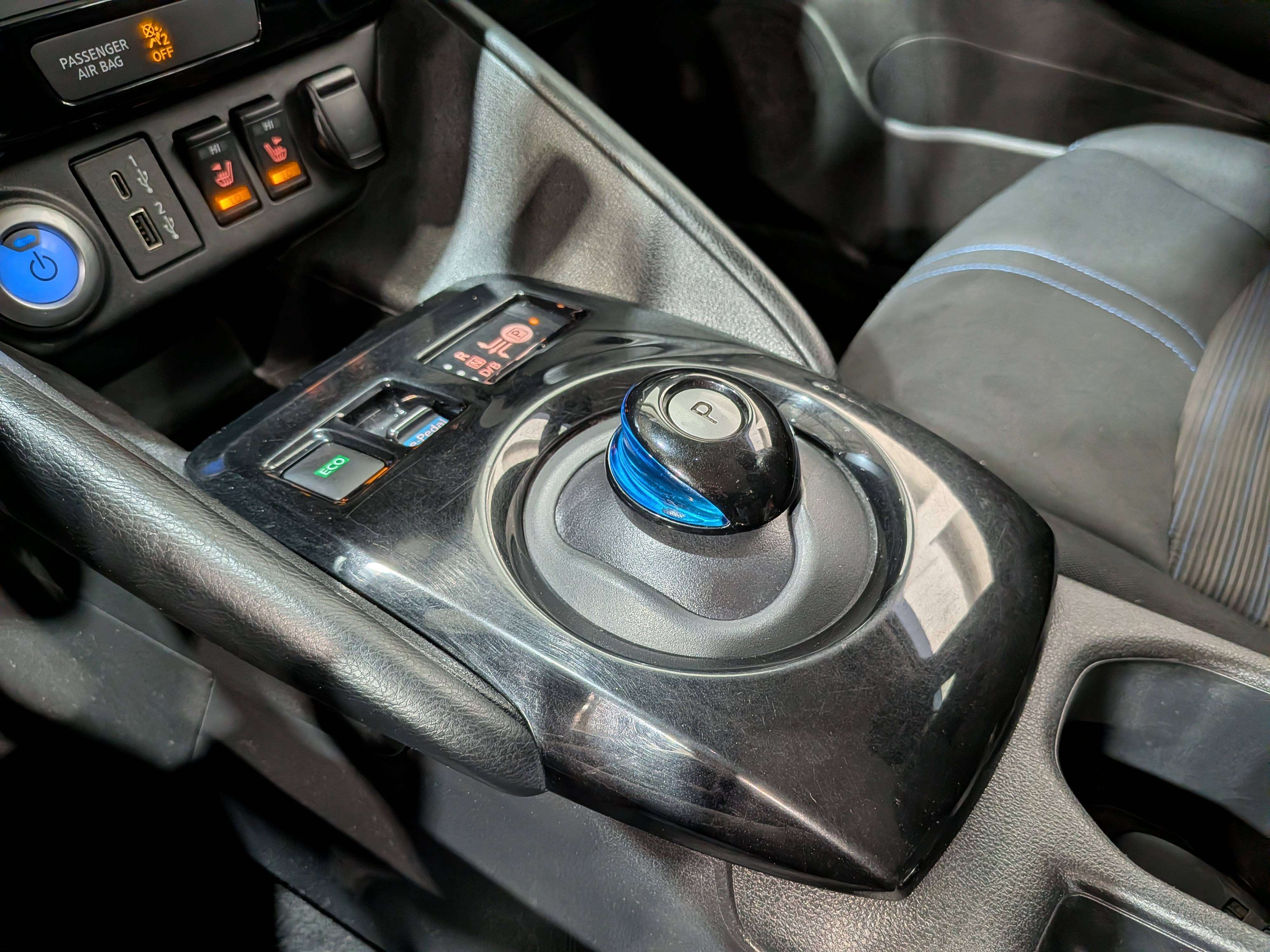 Nissan LEAF 2024