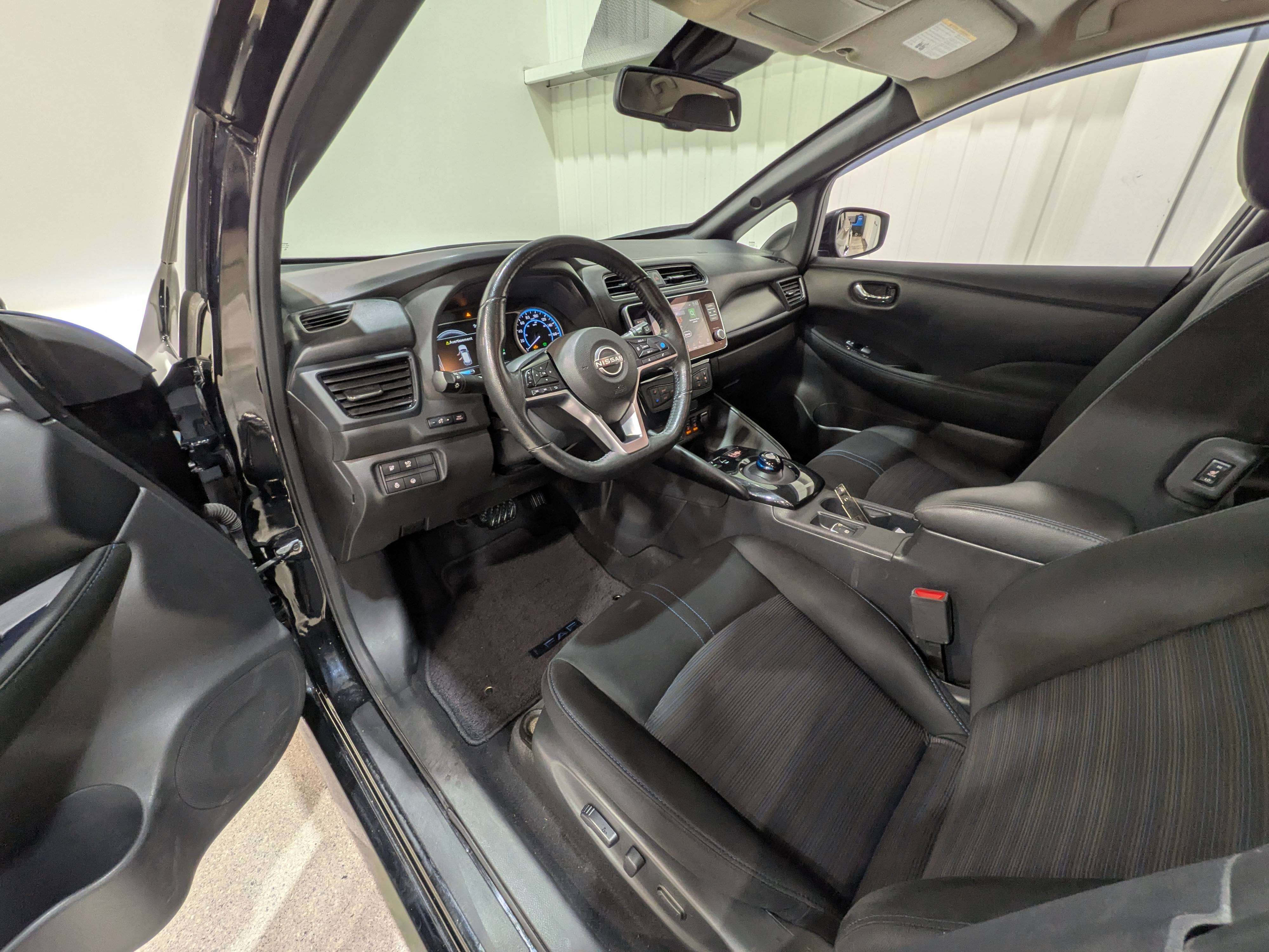 Nissan LEAF 2024