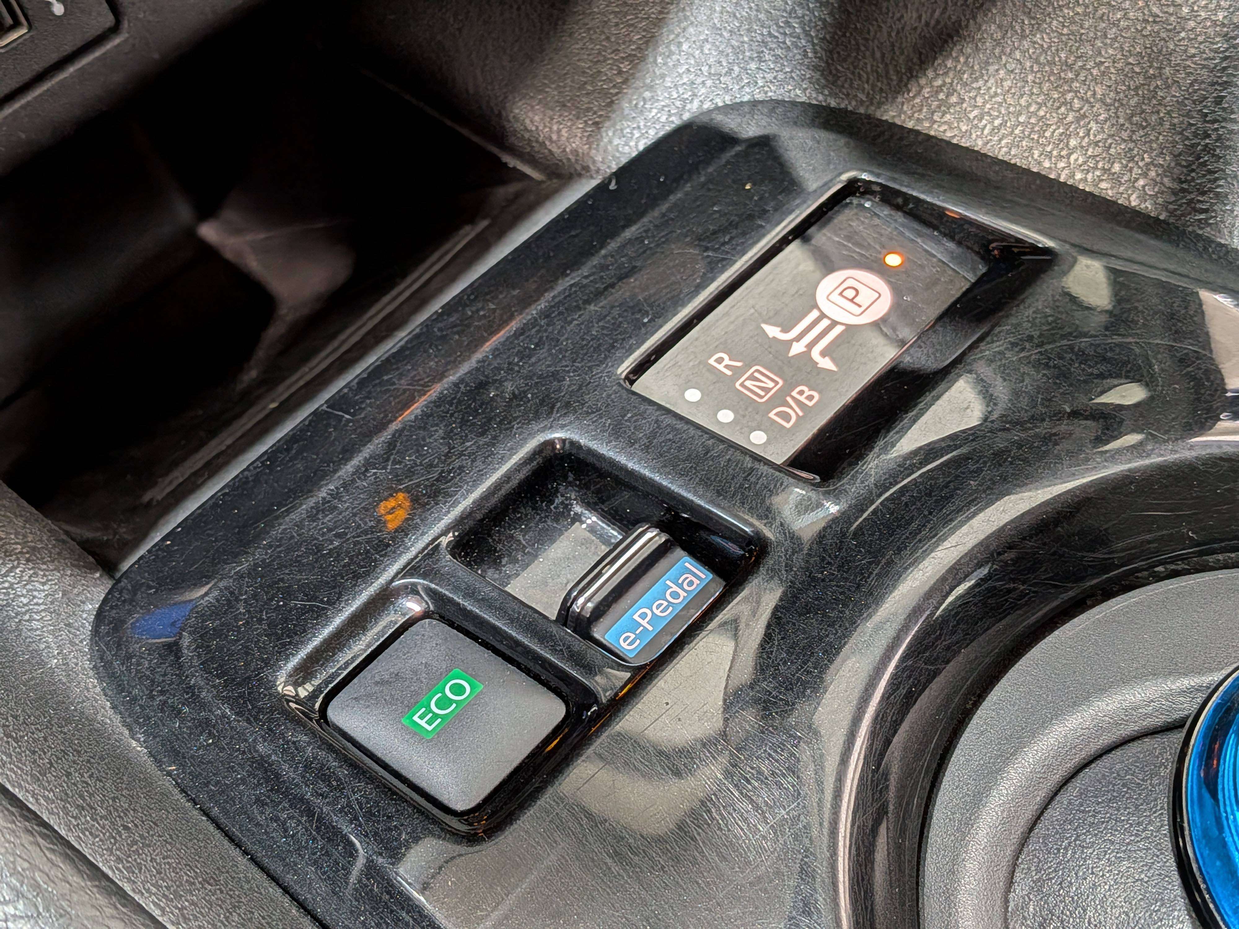 Nissan LEAF 2024