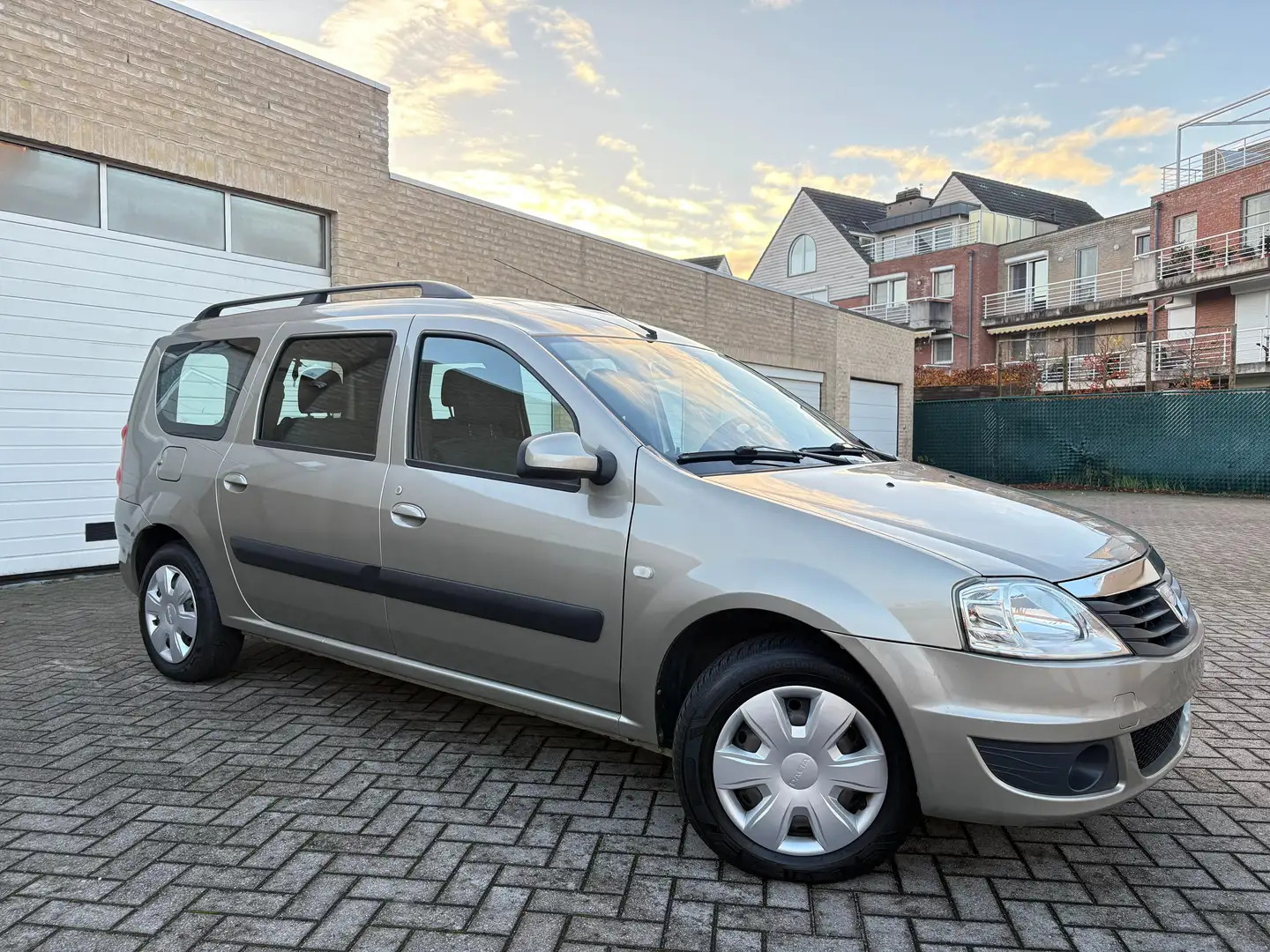 Dacia Logan Logan MCV 1.6 Ambiance Beige - 1