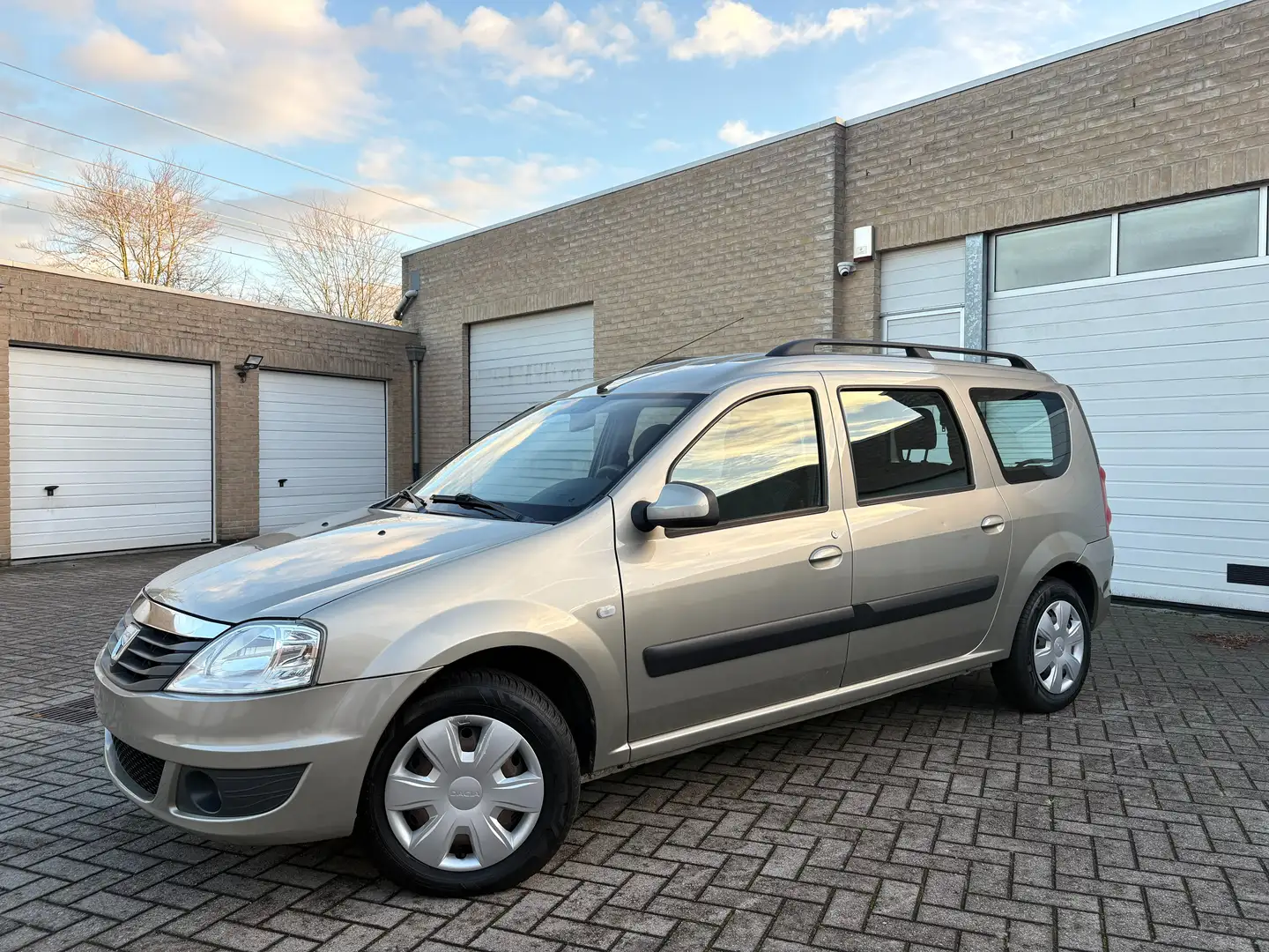 Dacia Logan Logan MCV 1.6 Ambiance Beige - 2