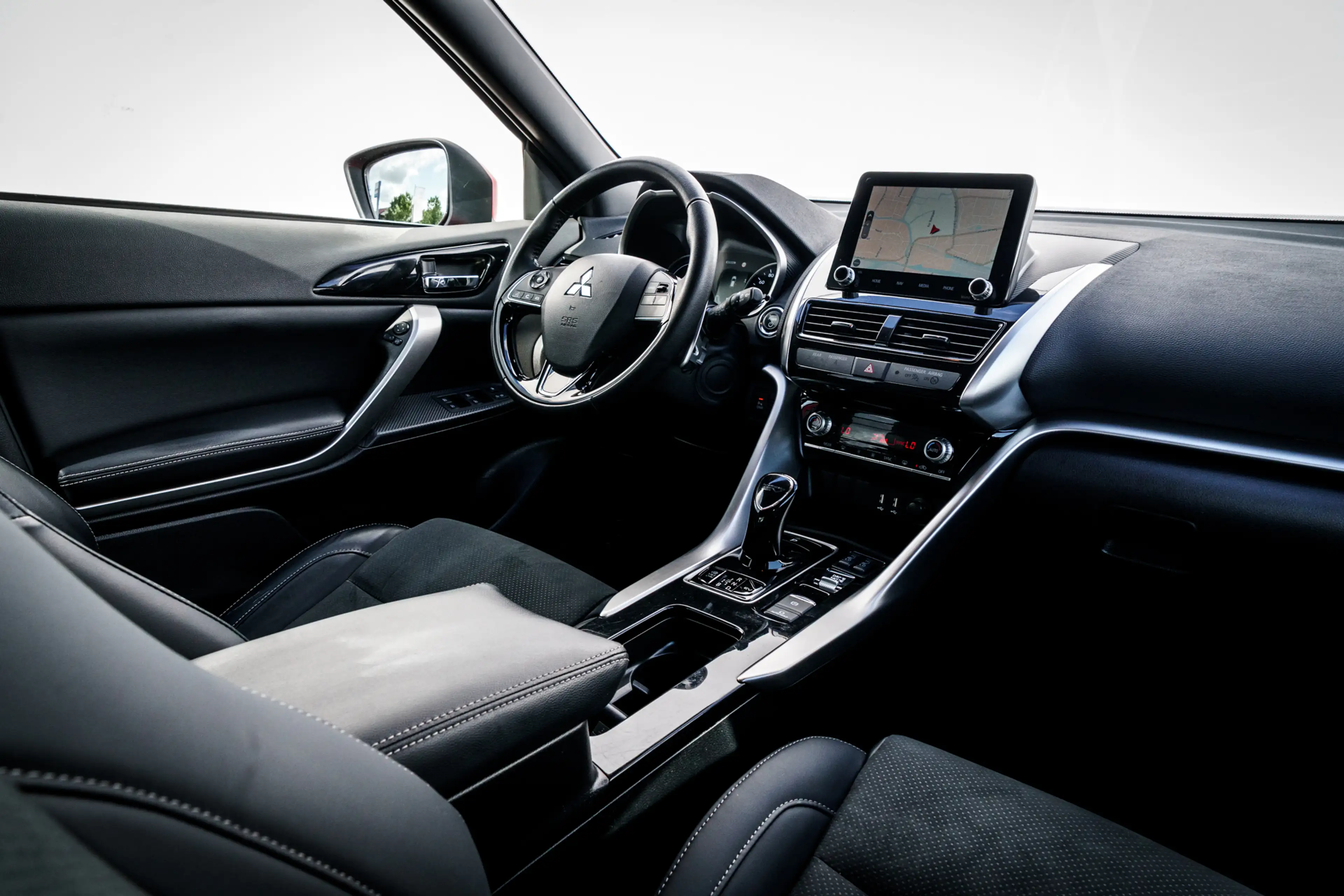 Mitsubishi Eclipse Cross 2.4 PHEV Intense+ | Trekhaak | 18 inch LMV | Keyle — photo 3
