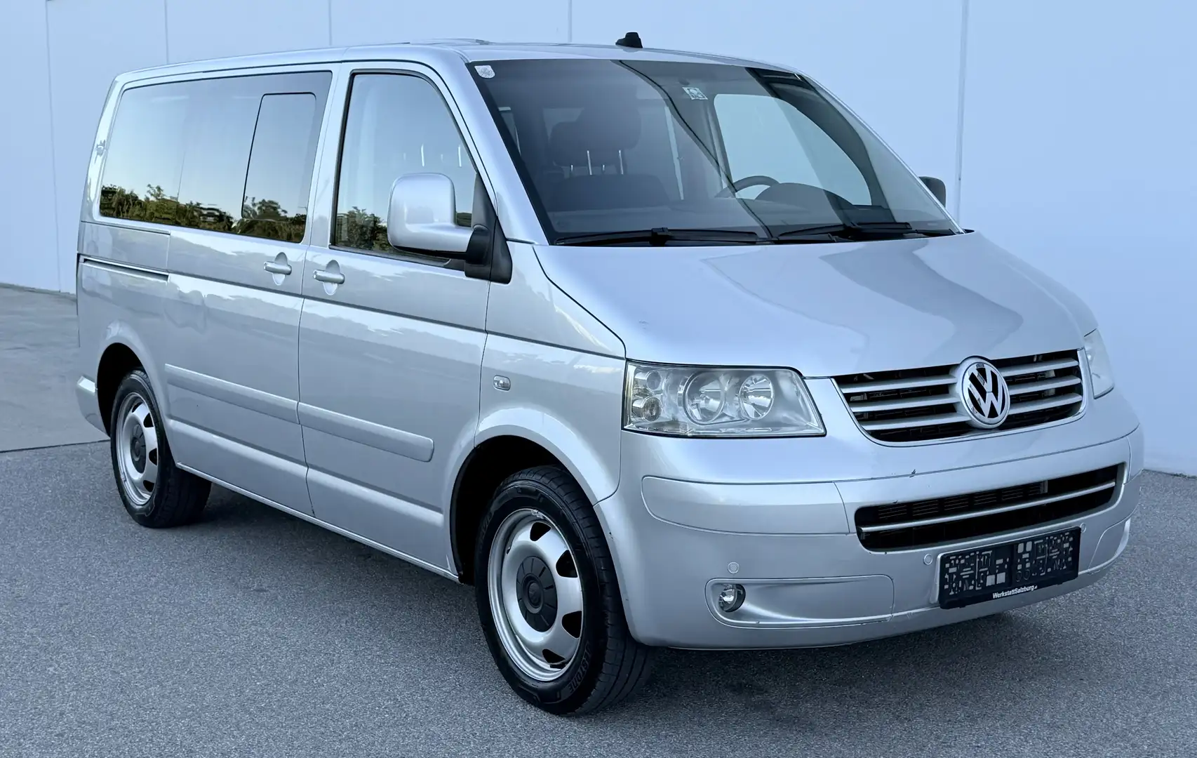 Volkswagen T5 Multivan 2,0 TDI Multivan|2.Besitz|AHK|Navi|Tempomat|7.Sitz Silber - 1