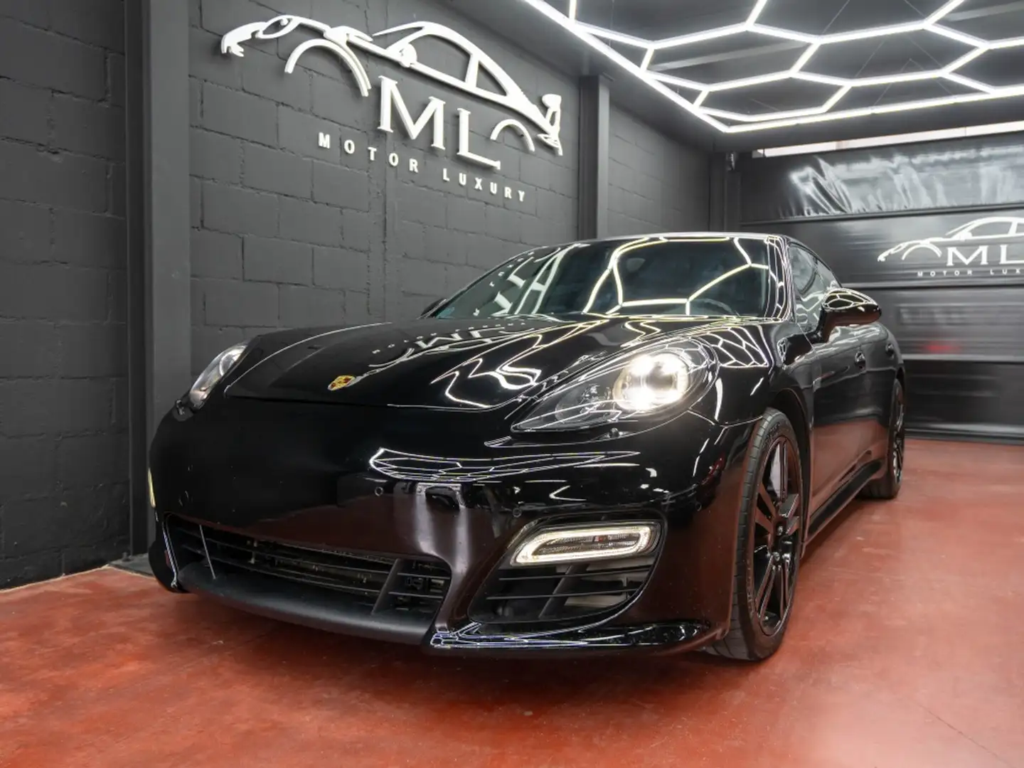 Porsche Panamera GTS Aut. Noir - 1