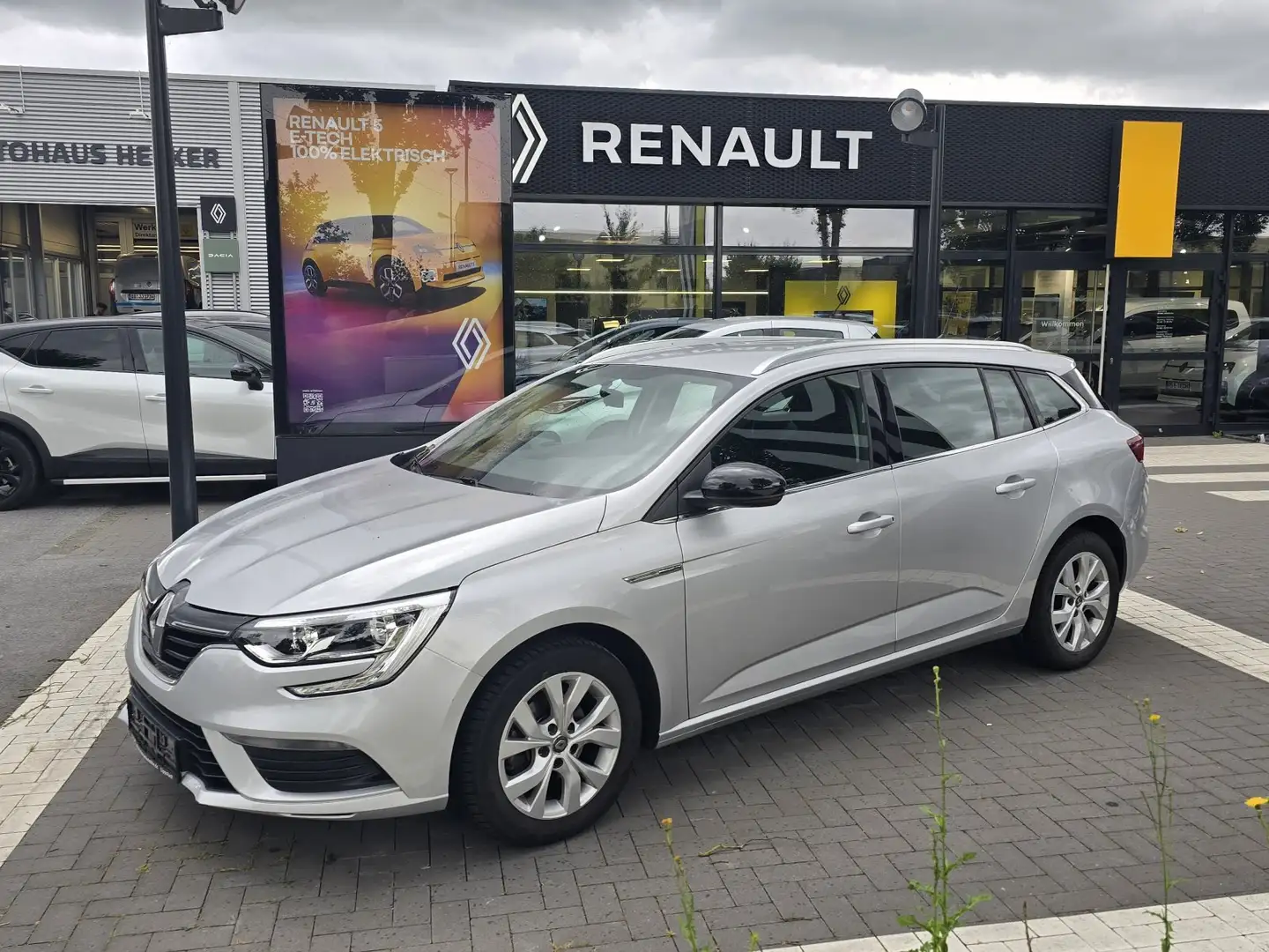 Renault Megane IV Grandtour 1.3 TCe 140 Limited *Szhzg.* Grijs - 1