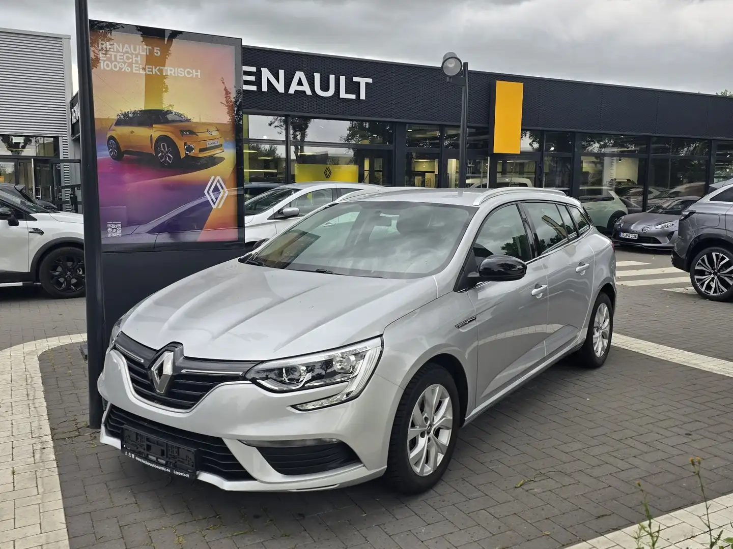 Renault Megane IV Grandtour 1.3 TCe 140 Limited *Szhzg.* Grijs - 2