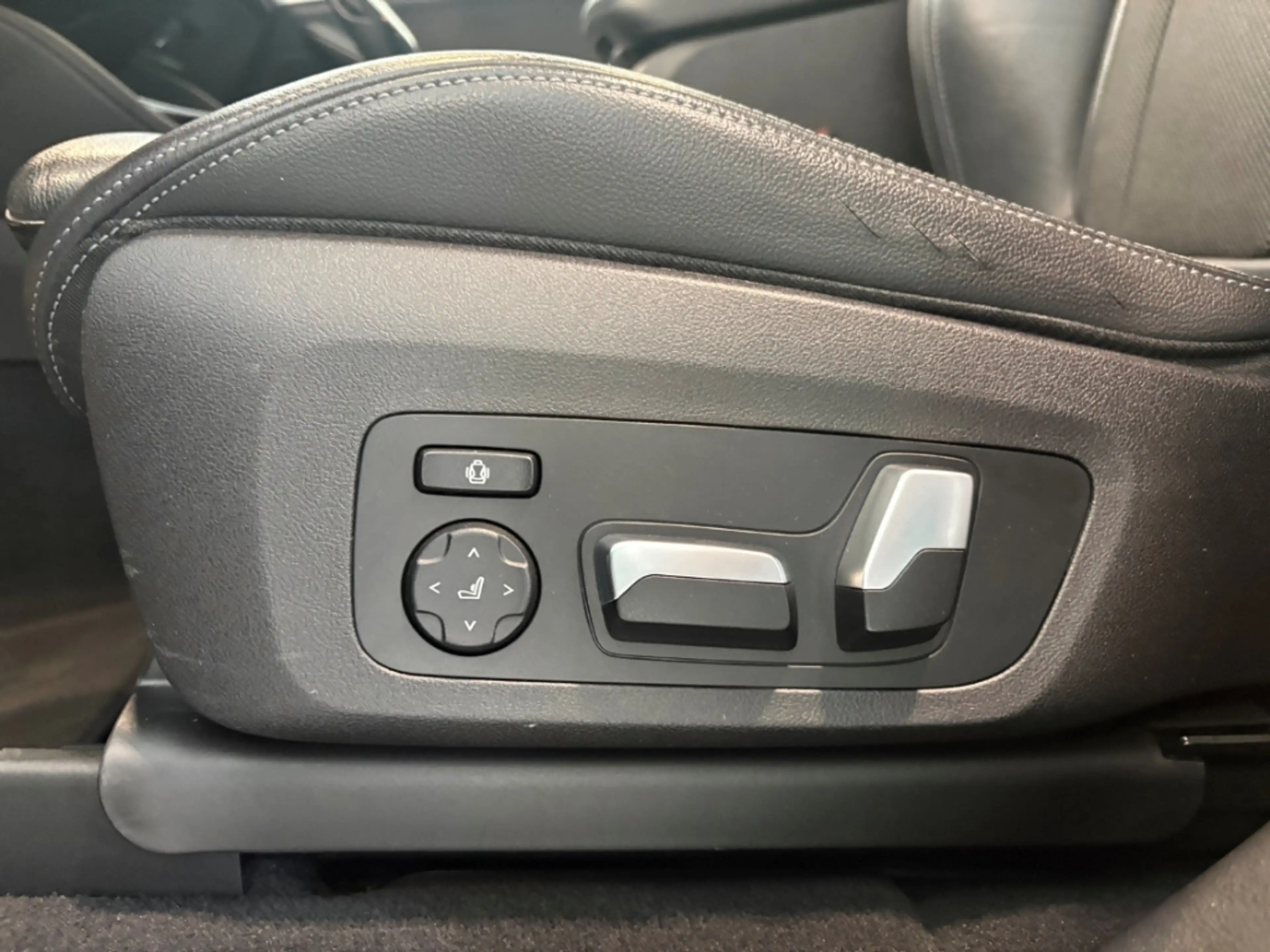 BMW X4 xDrive 20i AD El. Panodach Panorama Navi Memory Si — photo 8