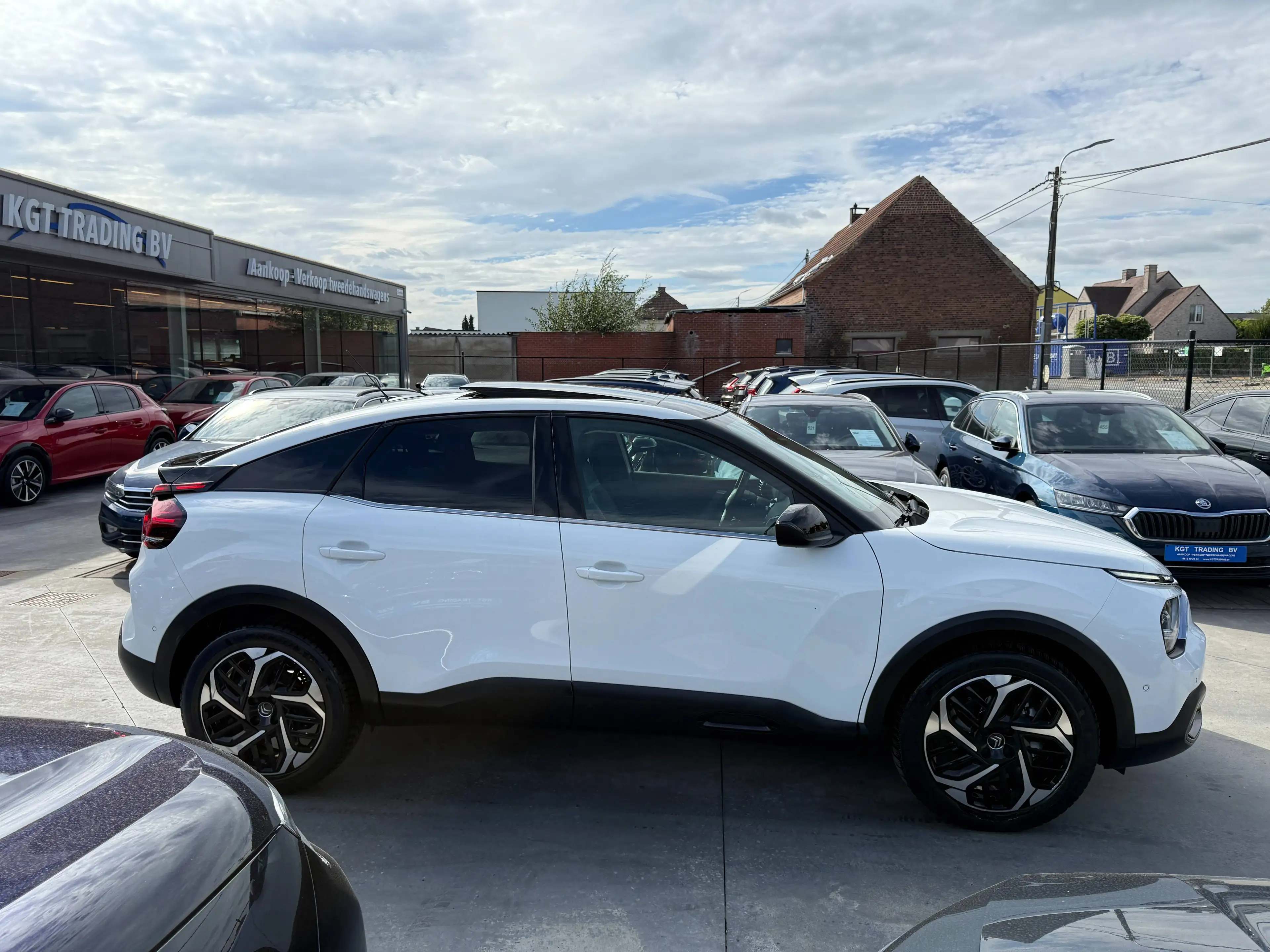 Citroen C4 1.2i 130PK 5-DEURS AUTOMAAT NAVIGATIE LEDER 360 CAMERA OPENDAK HEAD-UP CARPLAY — photo 4