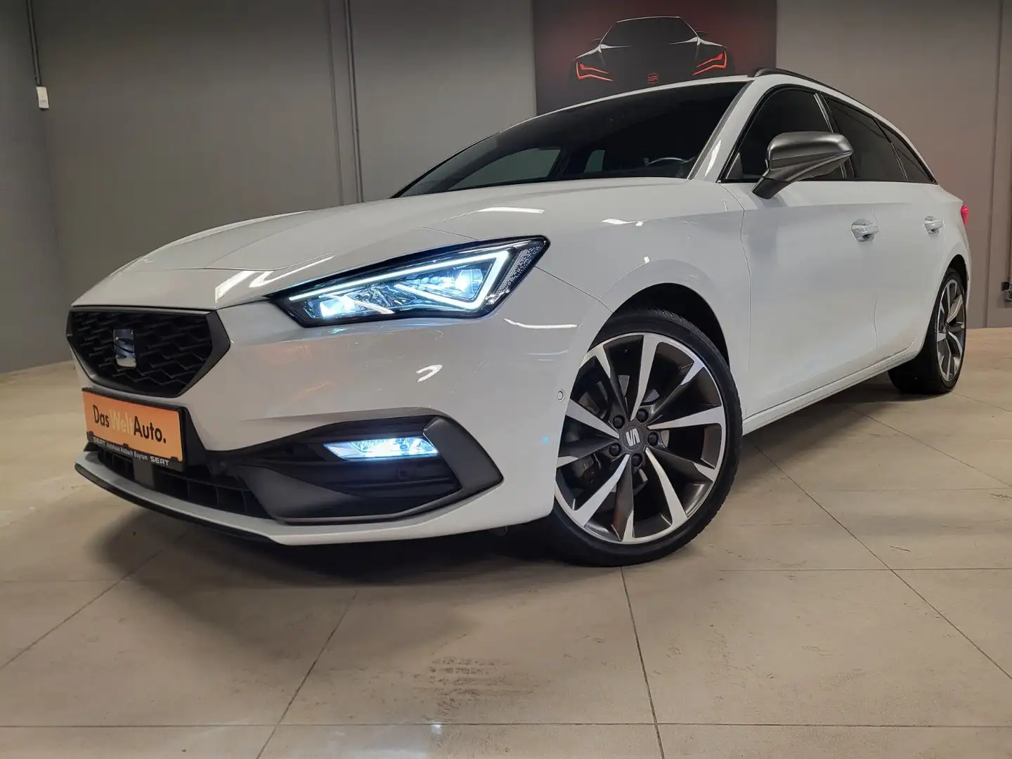 SEAT Leon Sportstourer "FR" 1.5 eTSI DSG *Navi*Beats* Weiß - 2