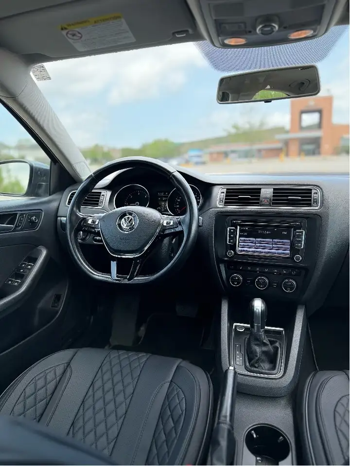Volkswagen Jetta снимка Volkswagen Jetta