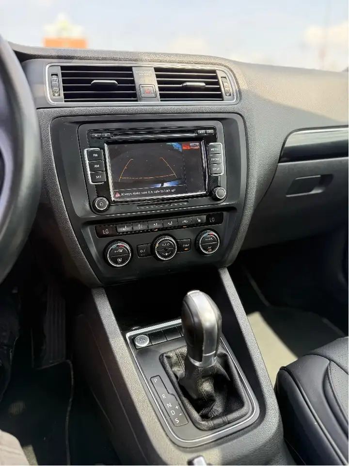 Volkswagen Jetta снимка Volkswagen Jetta