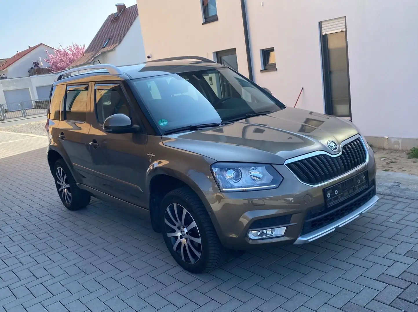 Skoda Yeti 1.4 TSI DSG L&K Leder Xenon Fahrradträger Braun - 1