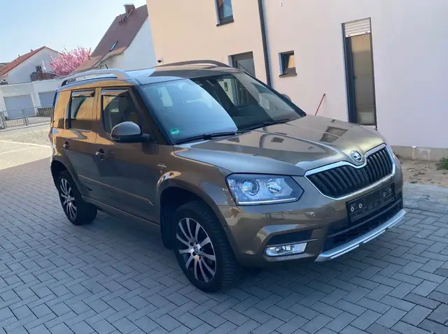 Skoda Yeti 1.4 TSI DSG L&K Leder Xenon Fahrradträger