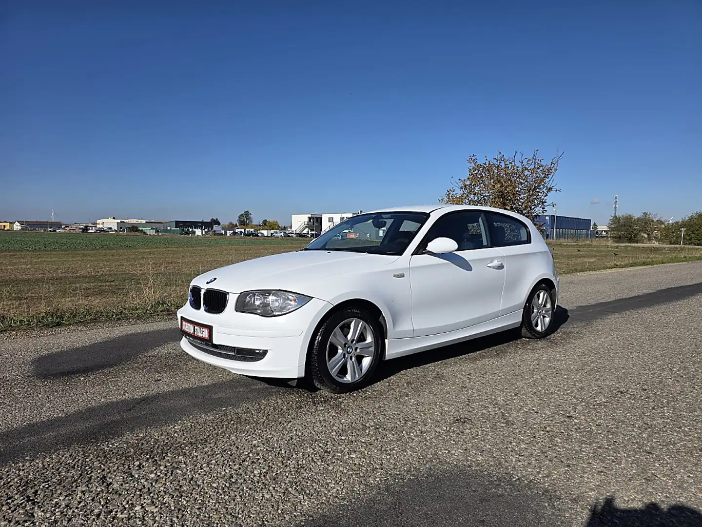 BMW 116 i Österreich-Paket Aut. Weiß - 2