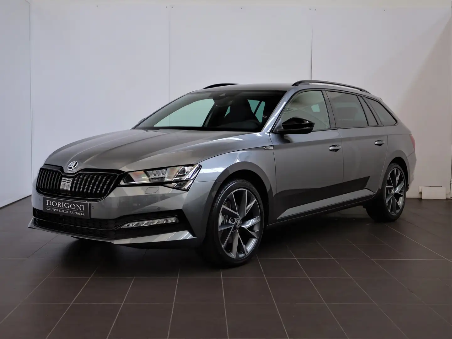 Skoda Superb wagon 2.0 tdi evo sportline 4x4 200cv dsg Grijs - 1