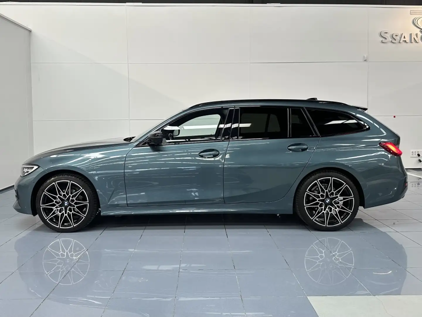 BMW 318 318dA Touring Blau - 2