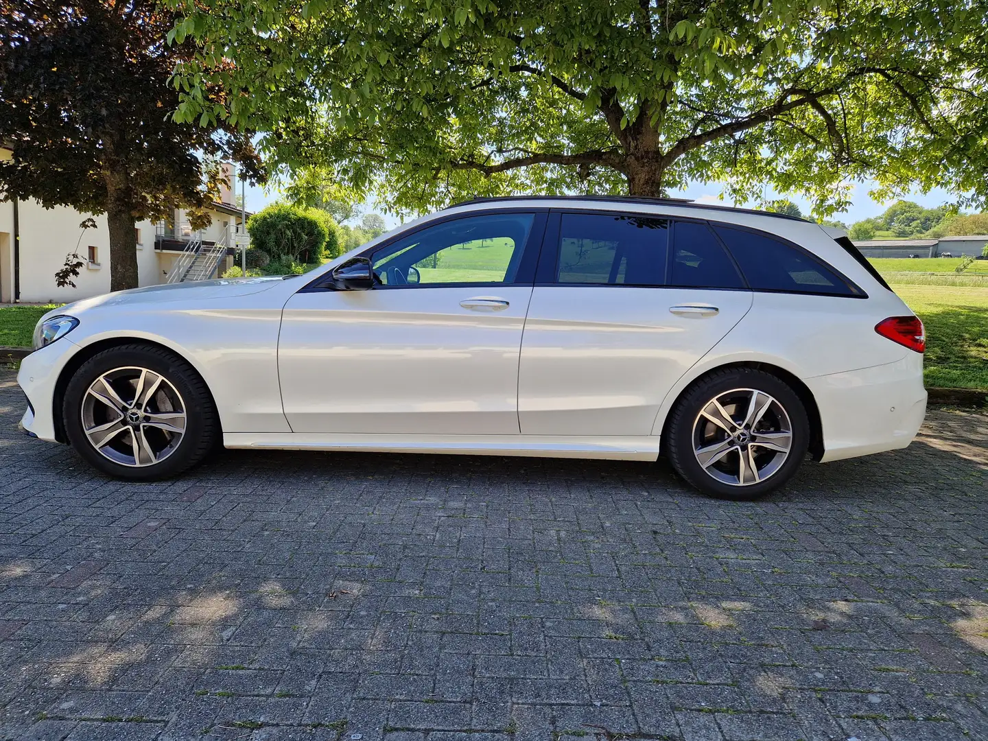 Mercedes-Benz C 250 C-Klasse T-Modell Diesel d T 9G-TRONIC AMG Line Weiß - 2