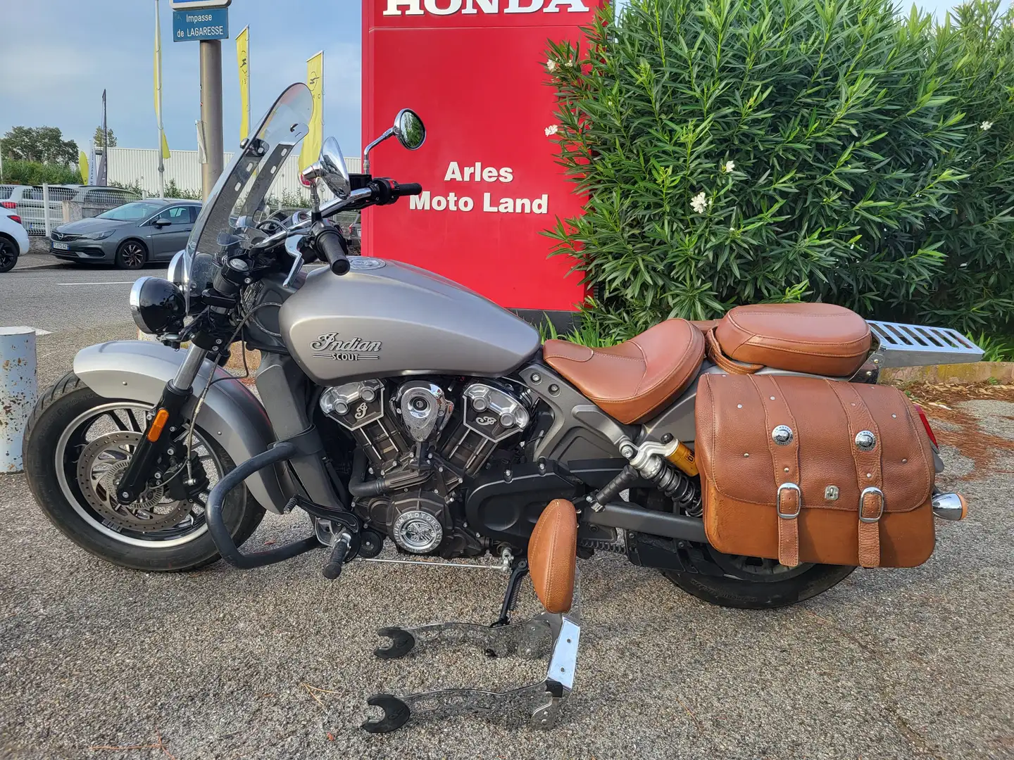 Indian Scout Gris - 1