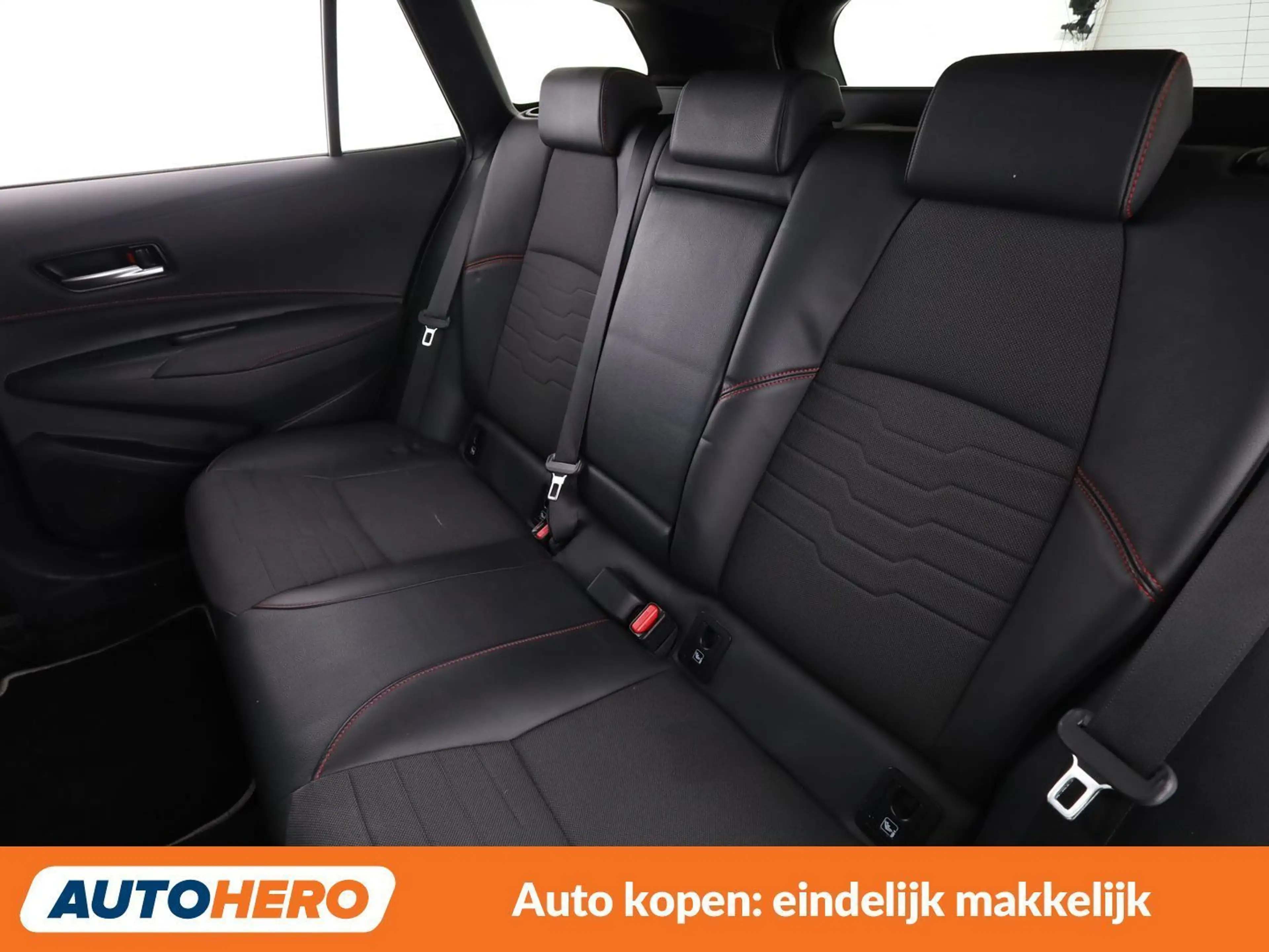 Toyota Corolla 2.0 Hybrid Lounge — photo 14
