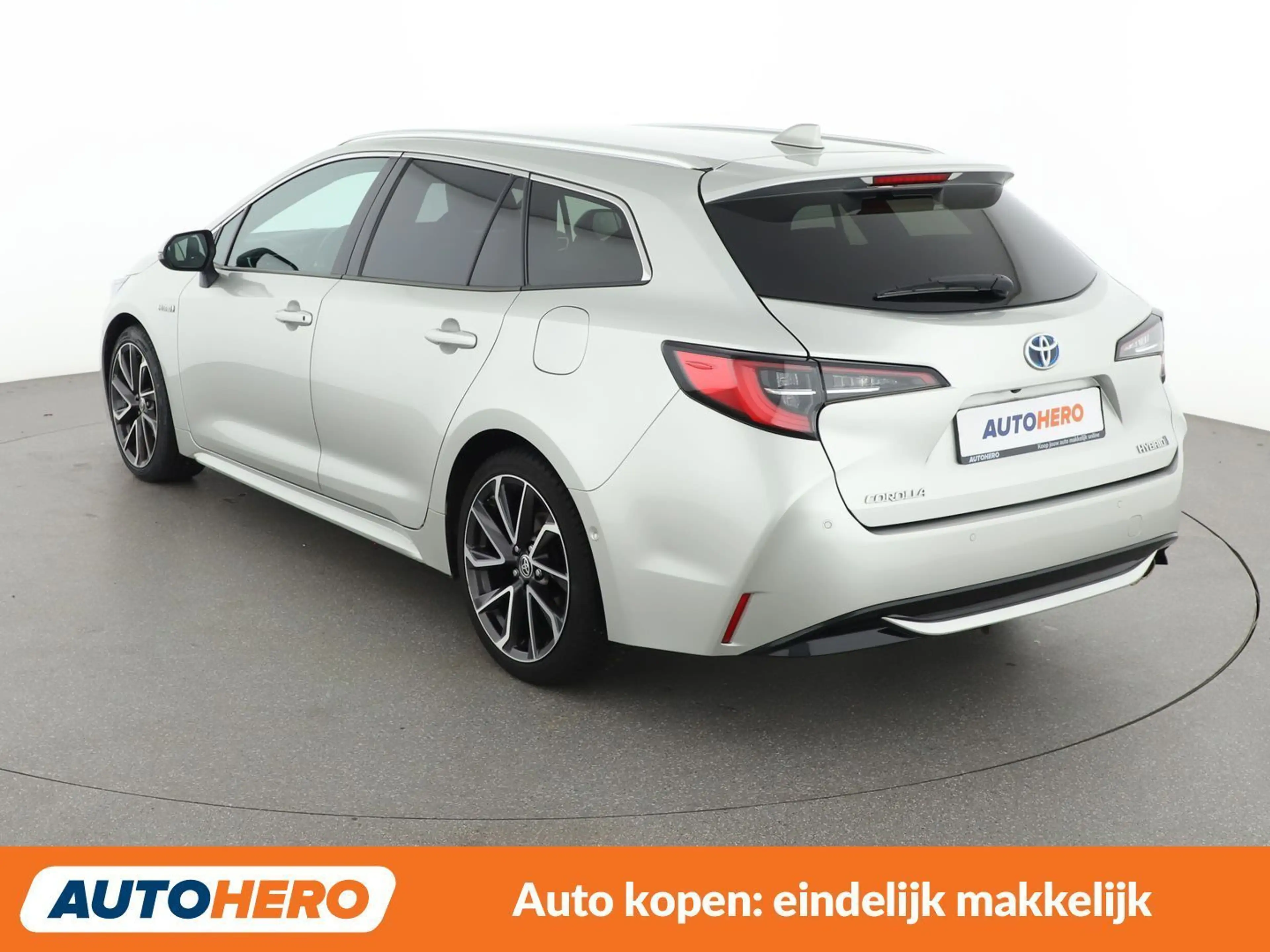 Toyota Corolla 2.0 Hybrid Lounge — photo 4
