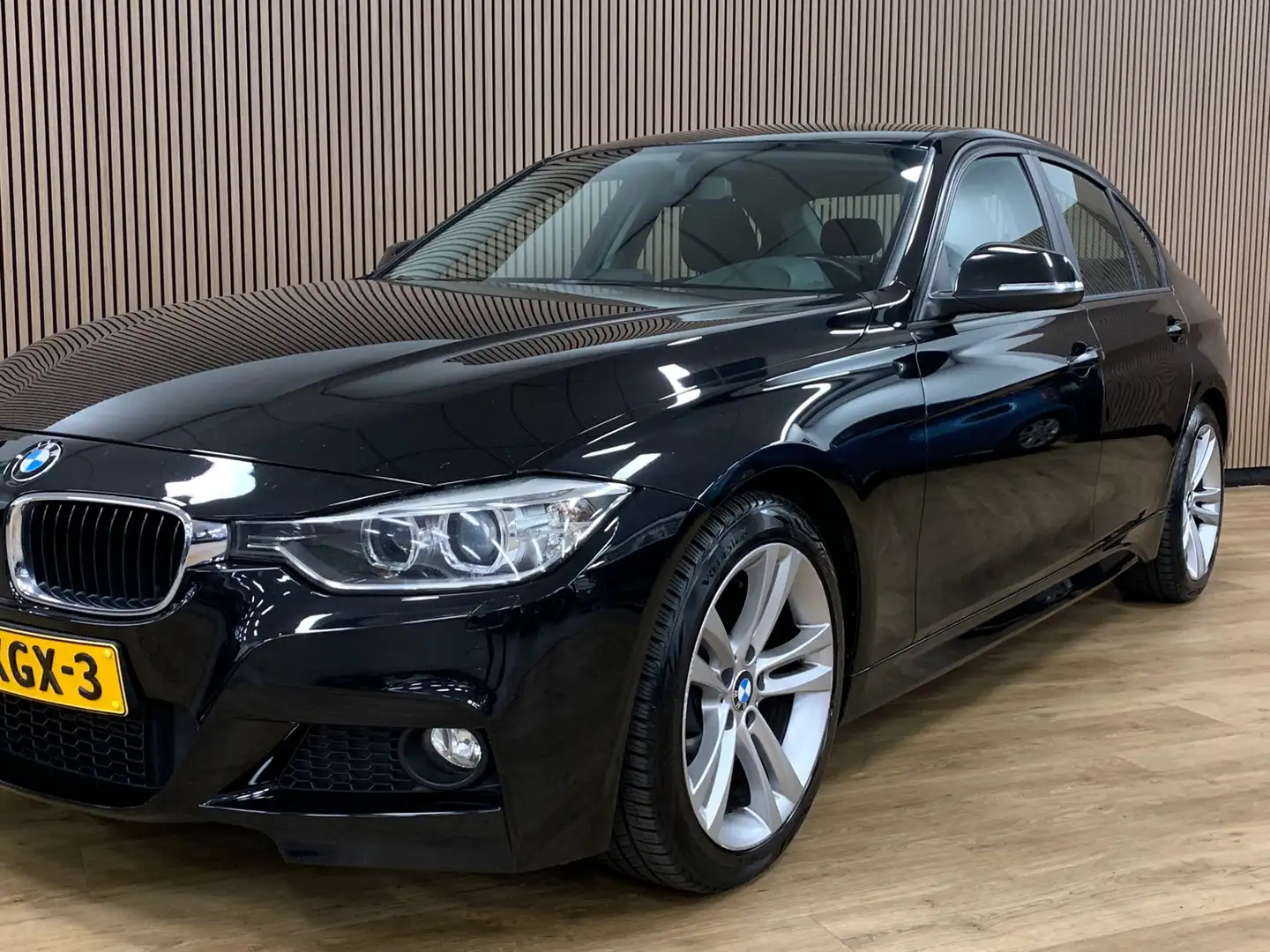 BMW 320 3-serie 320i High Executive|Automaat|Climate Contr Zwart - 2