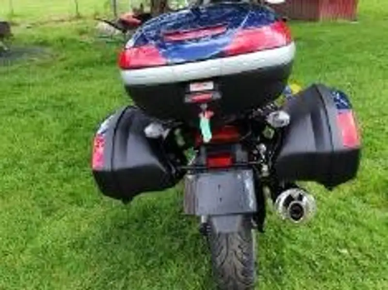 Suzuki GSX 1250 - foto 3