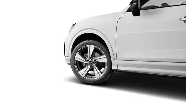 Audi Q2 view 6