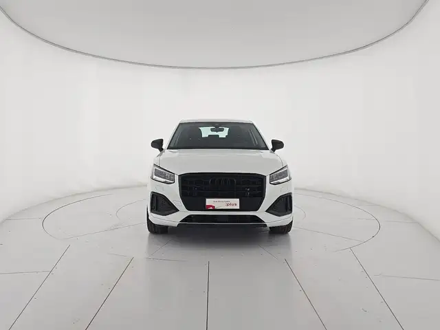 Audi Q2 view 8
