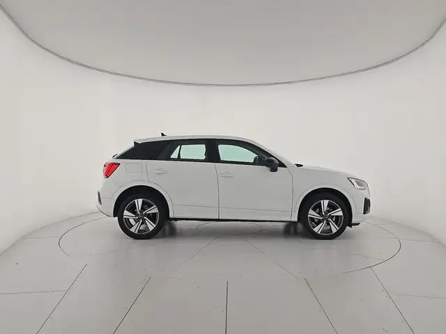 Audi Q2 view 6