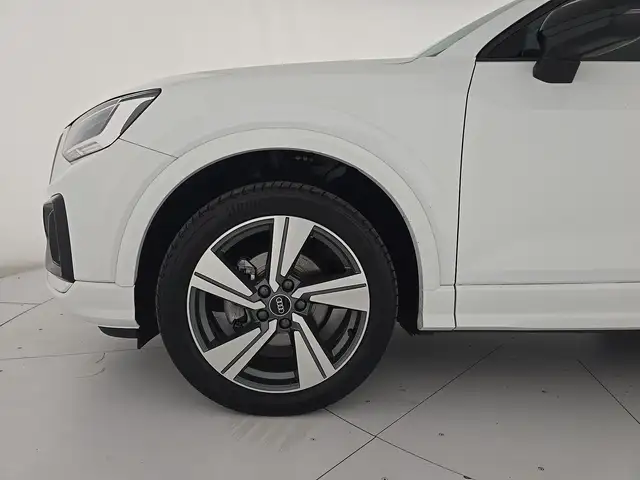 Audi Q2 view 9