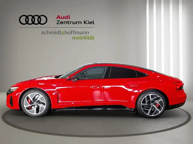 Audi E-Tron GT view 3