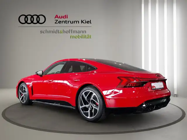 Audi E-Tron GT view 4