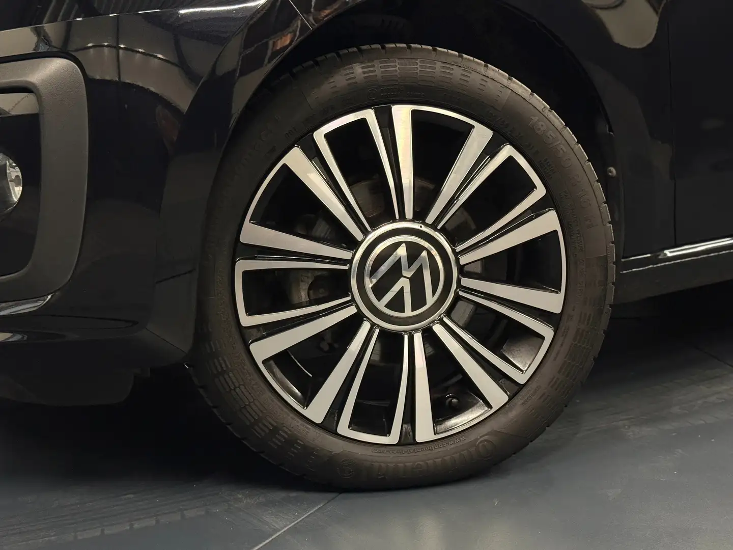 Volkswagen up! Active ** nur 5.450 km **Sitzhzg**maps+more dock** Schwarz - 2