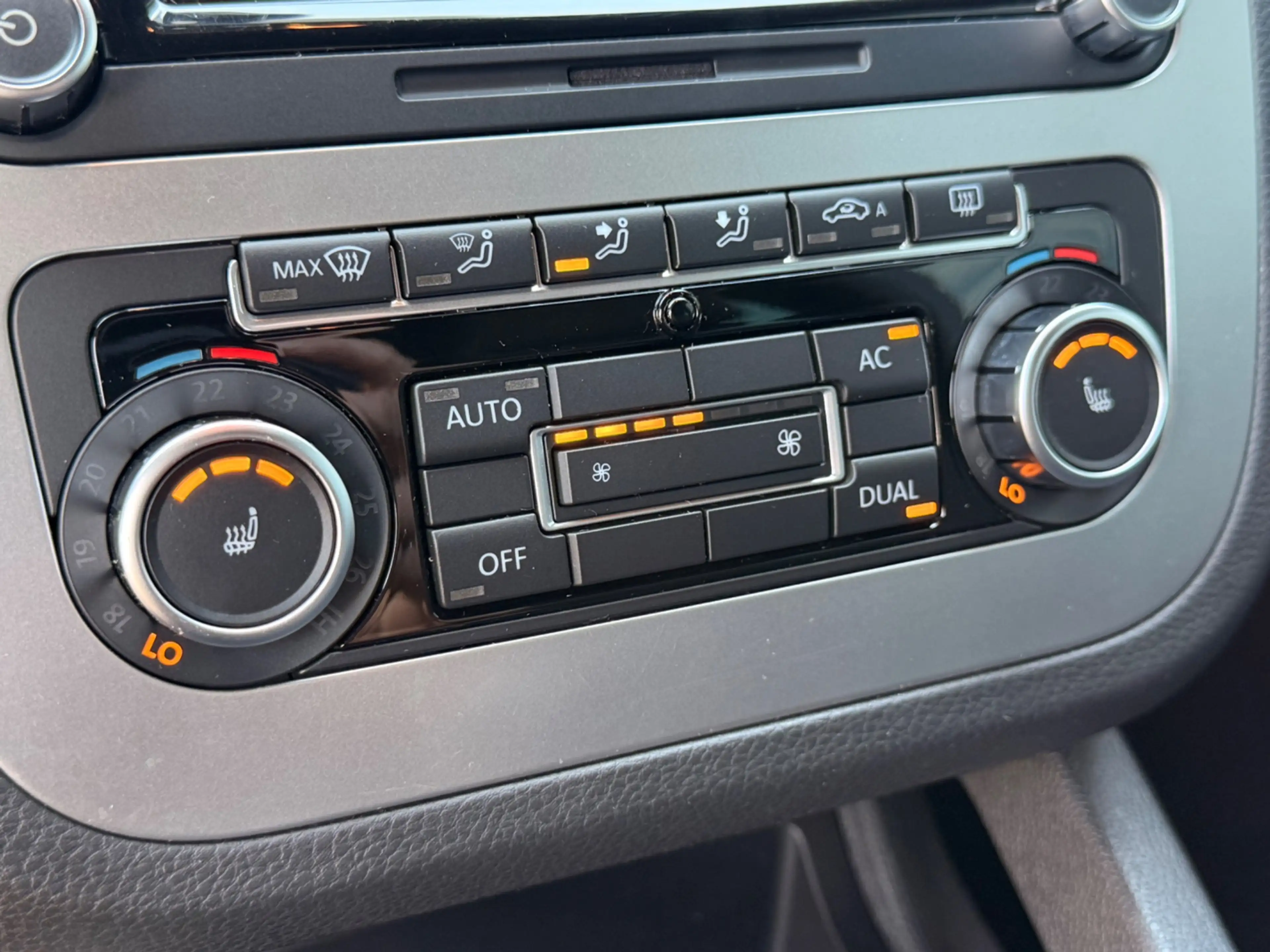 Volkswagen Scirocco 1.4 TSI Highline — photo 15