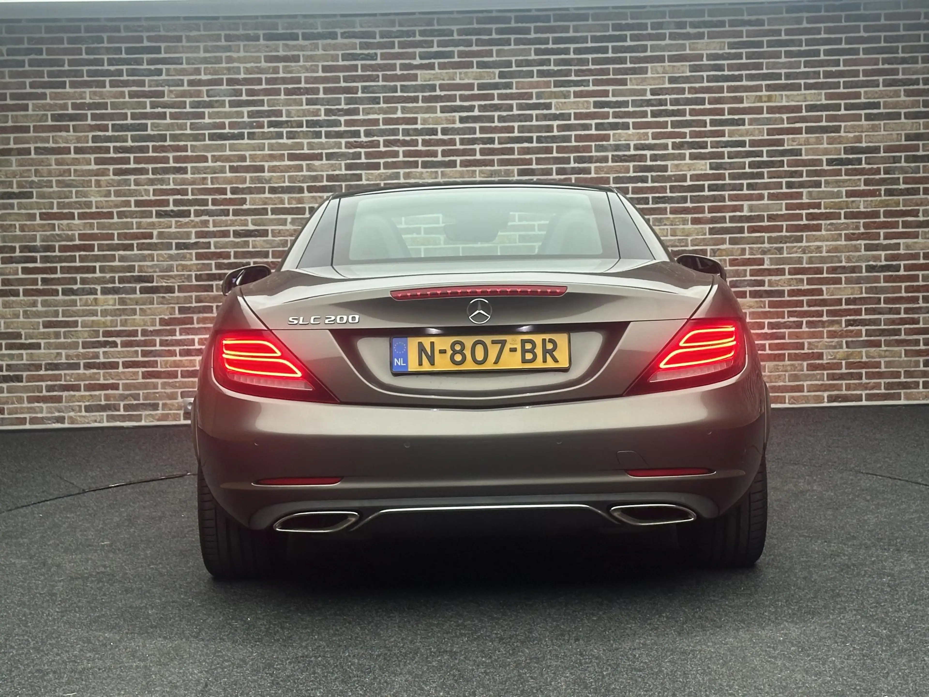 Mercedes-Benz SLC 200 RedArt Edition — photo 7
