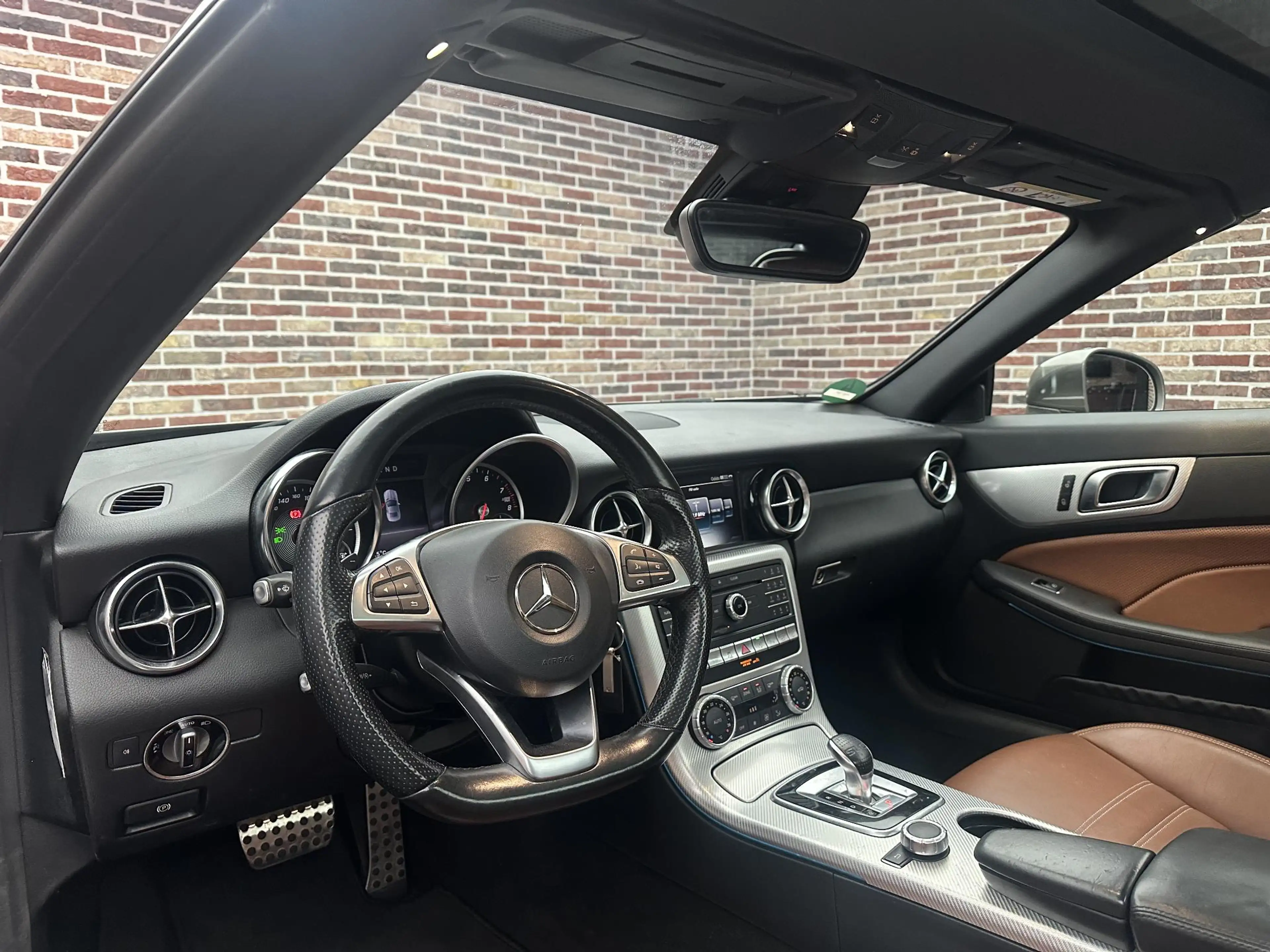 Mercedes-Benz SLC 200 RedArt Edition — photo 3