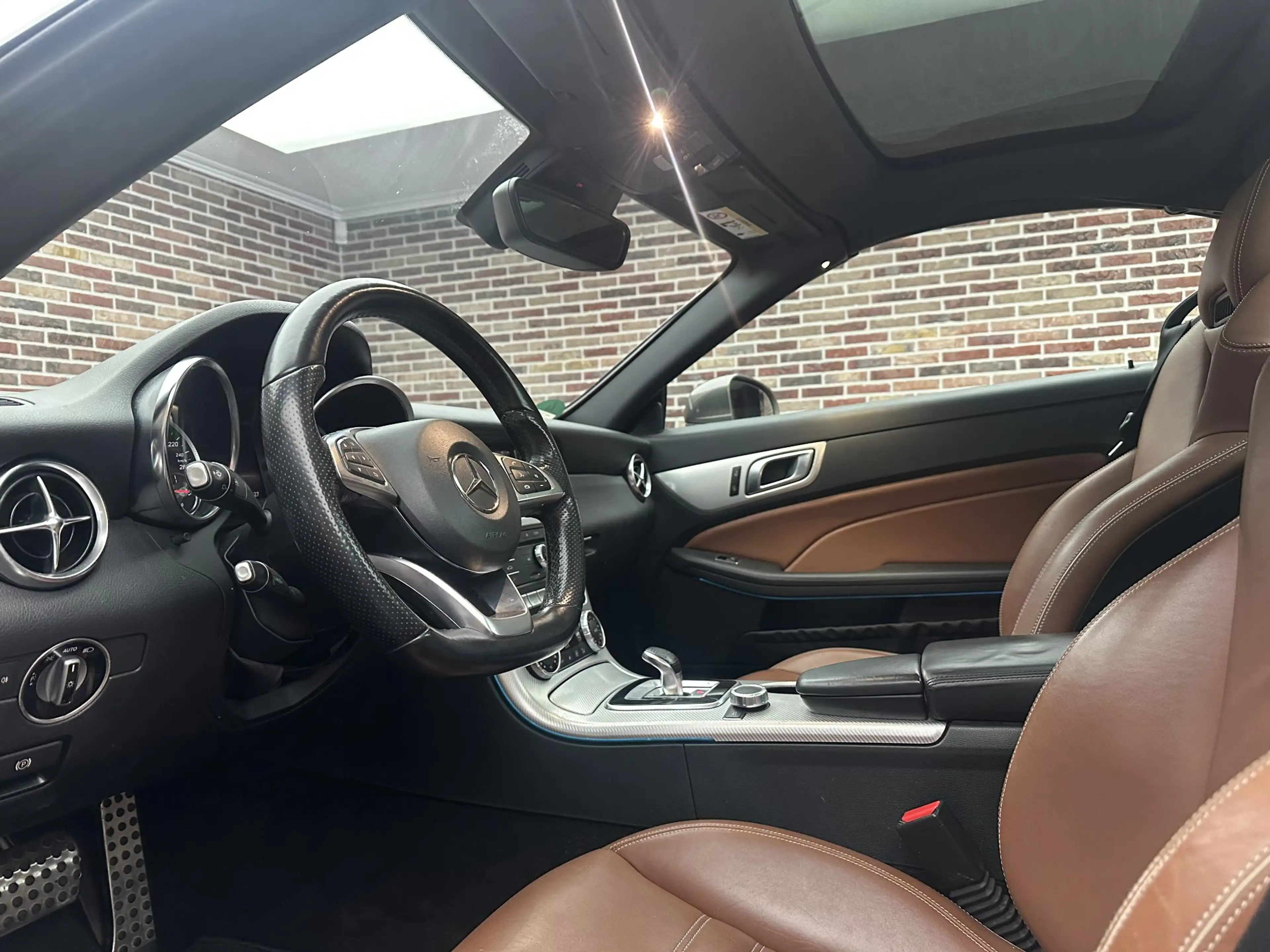 Mercedes-Benz SLC 200 RedArt Edition — photo 9