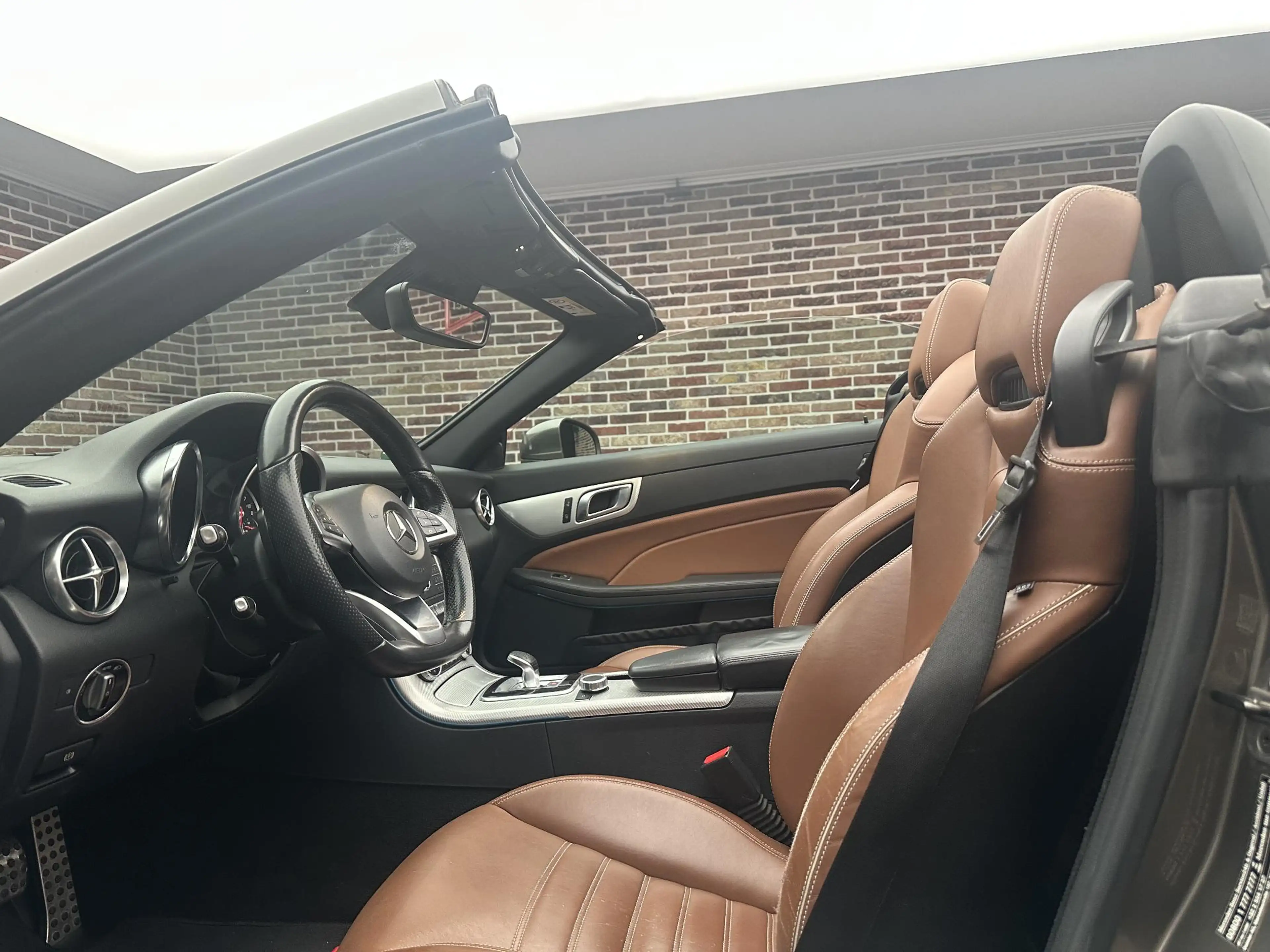 Mercedes-Benz SLC 200 RedArt Edition — photo 11