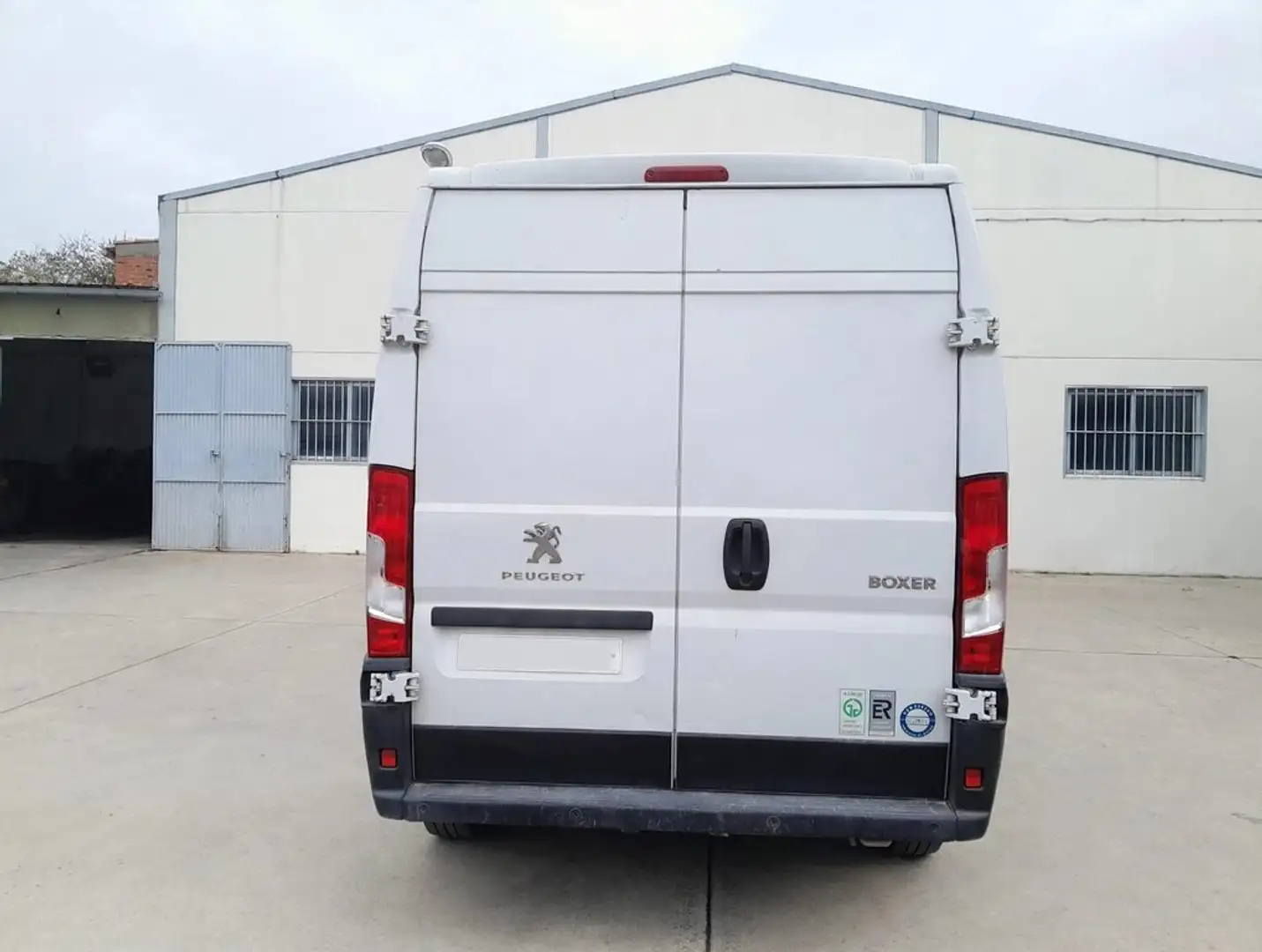 Peugeot Boxer Furgón D.C. 335 L3H2 BHDI 103kW (140cv) Blanco - 2
