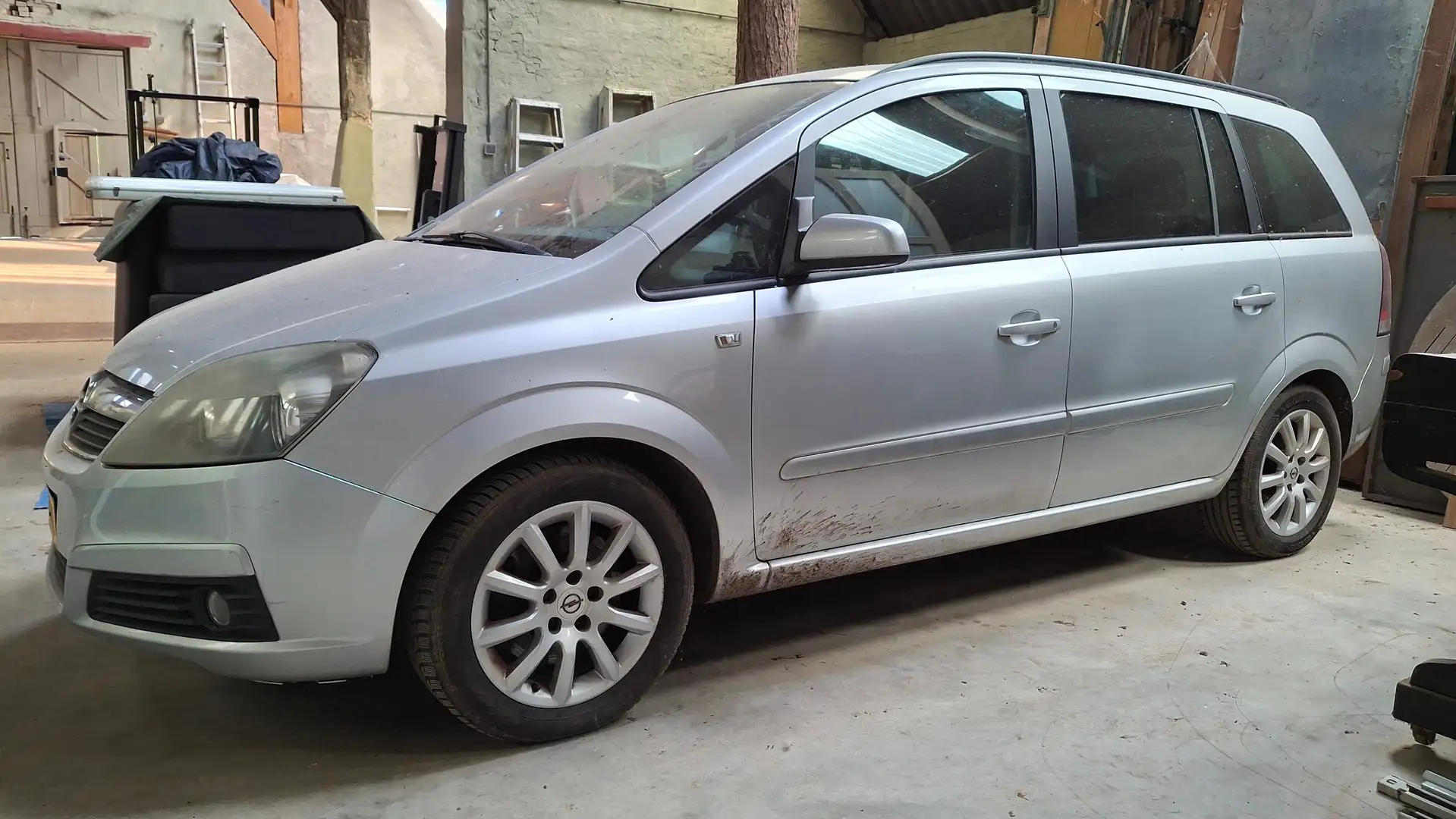 Opel Zafira Zafira 2.2 Temptation Zilver - 1