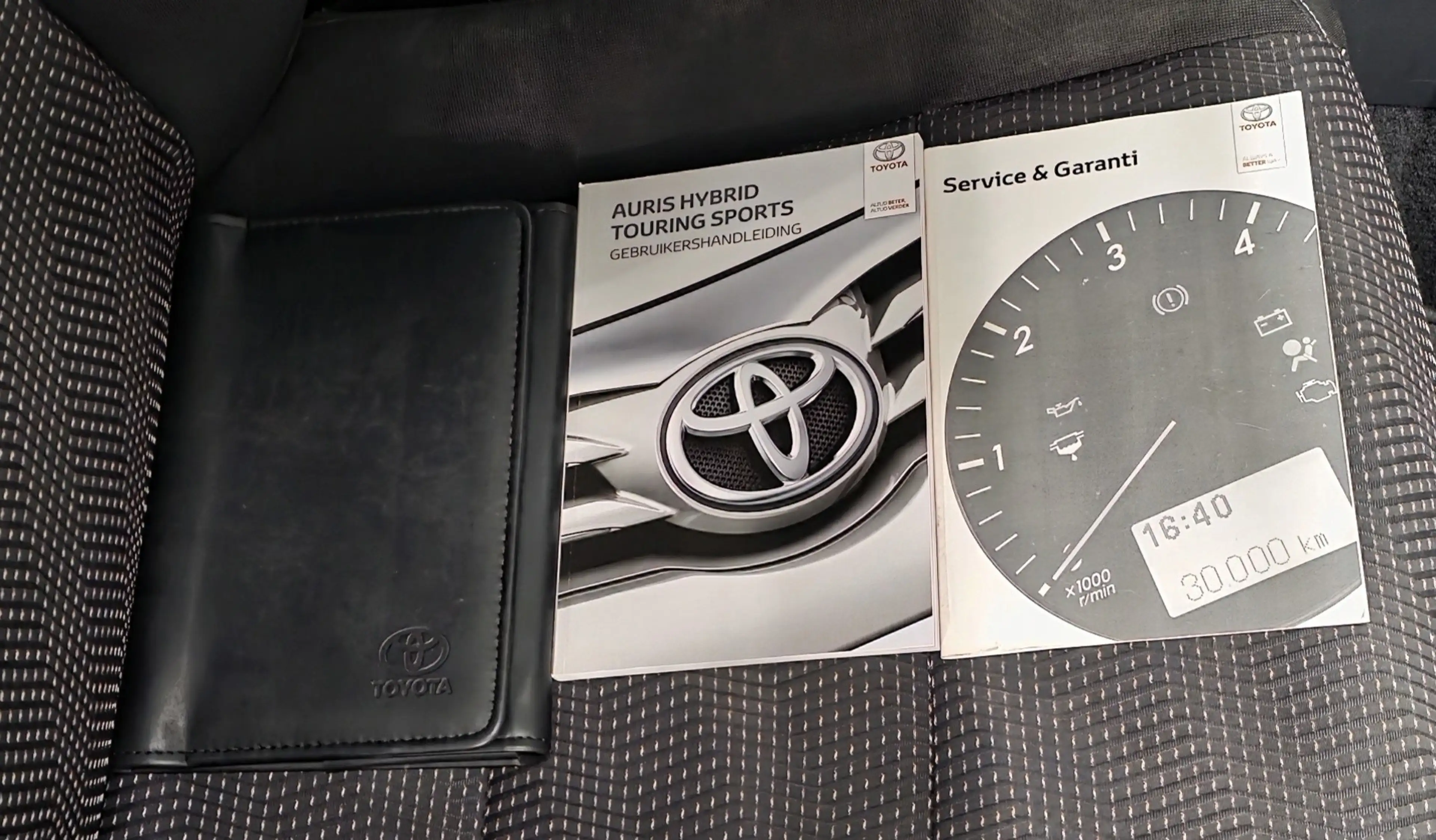 Toyota Auris Touring Sports 1.8 Hybrid Dynamic Dealer Onderhoud — photo 13