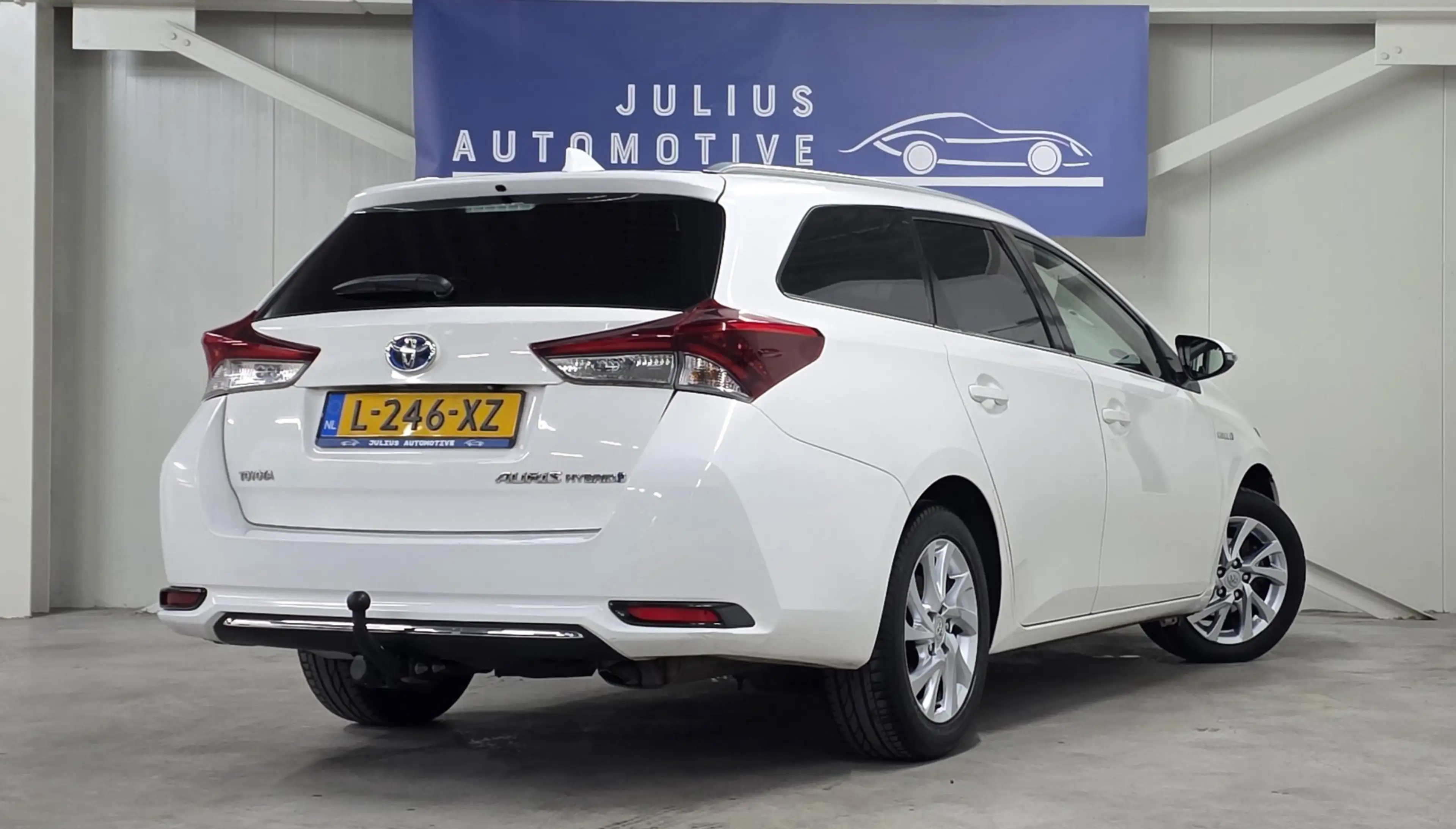 Toyota Auris Touring Sports 1.8 Hybrid Dynamic Dealer Onderhoud — photo 7