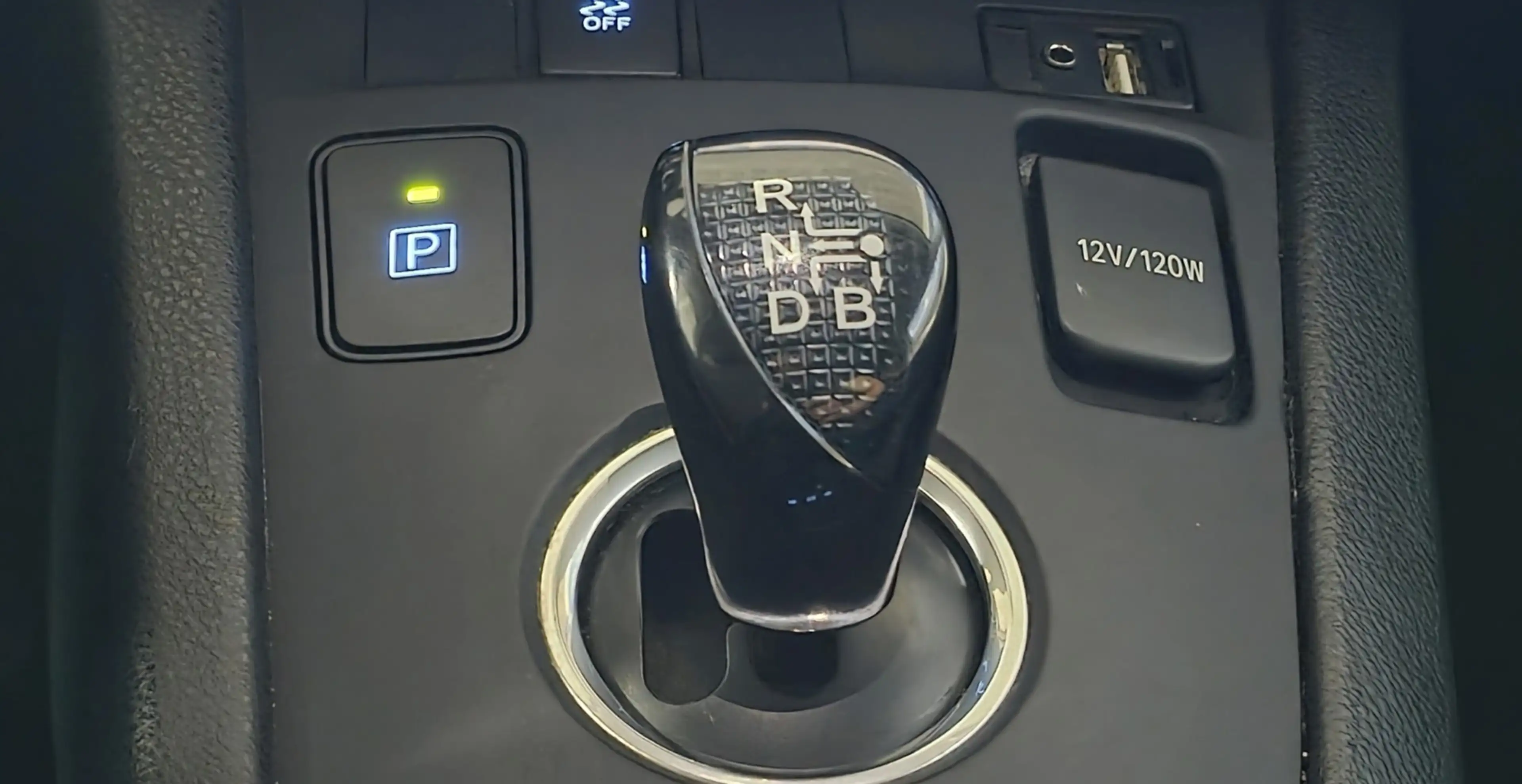 Toyota Auris Touring Sports 1.8 Hybrid Dynamic Dealer Onderhoud — photo 22