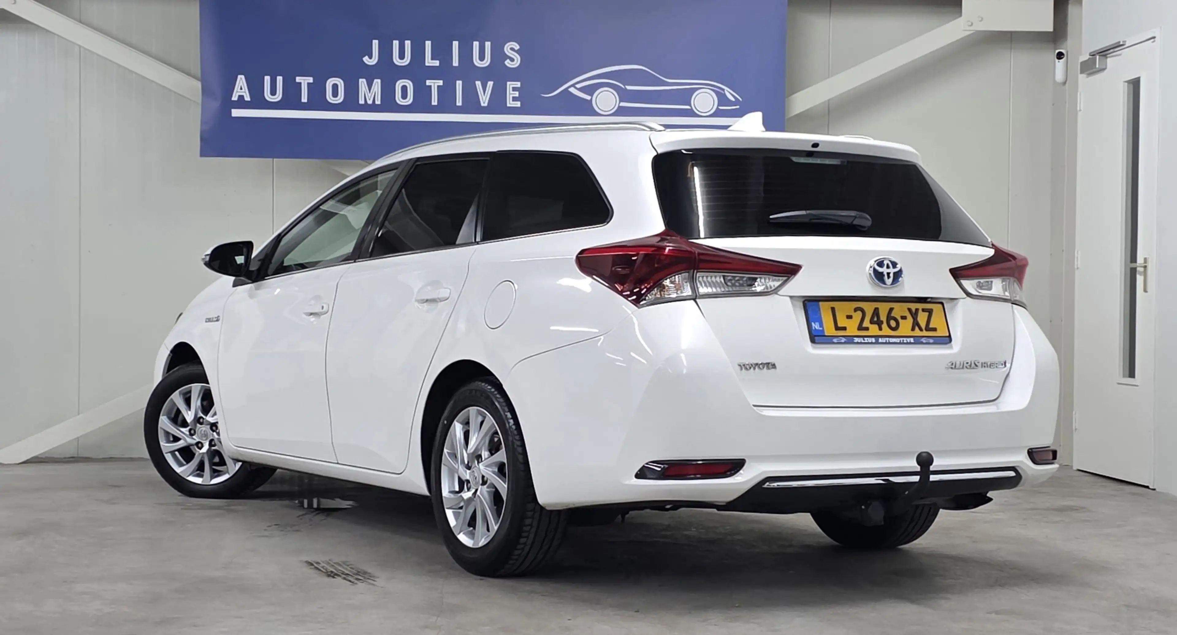 Toyota Auris Touring Sports 1.8 Hybrid Dynamic Dealer Onderhoud — photo 6