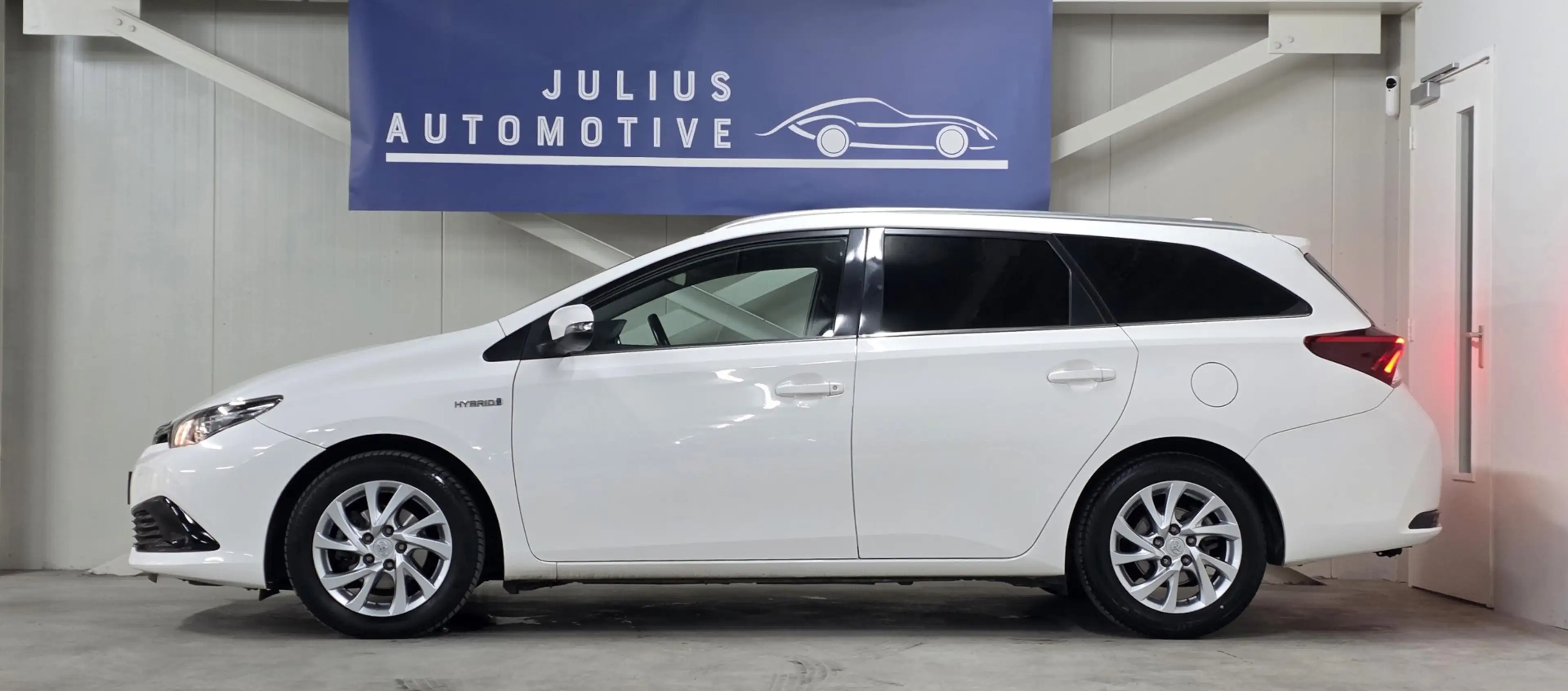 Toyota Auris Touring Sports 1.8 Hybrid Dynamic Dealer Onderhoud — photo 4