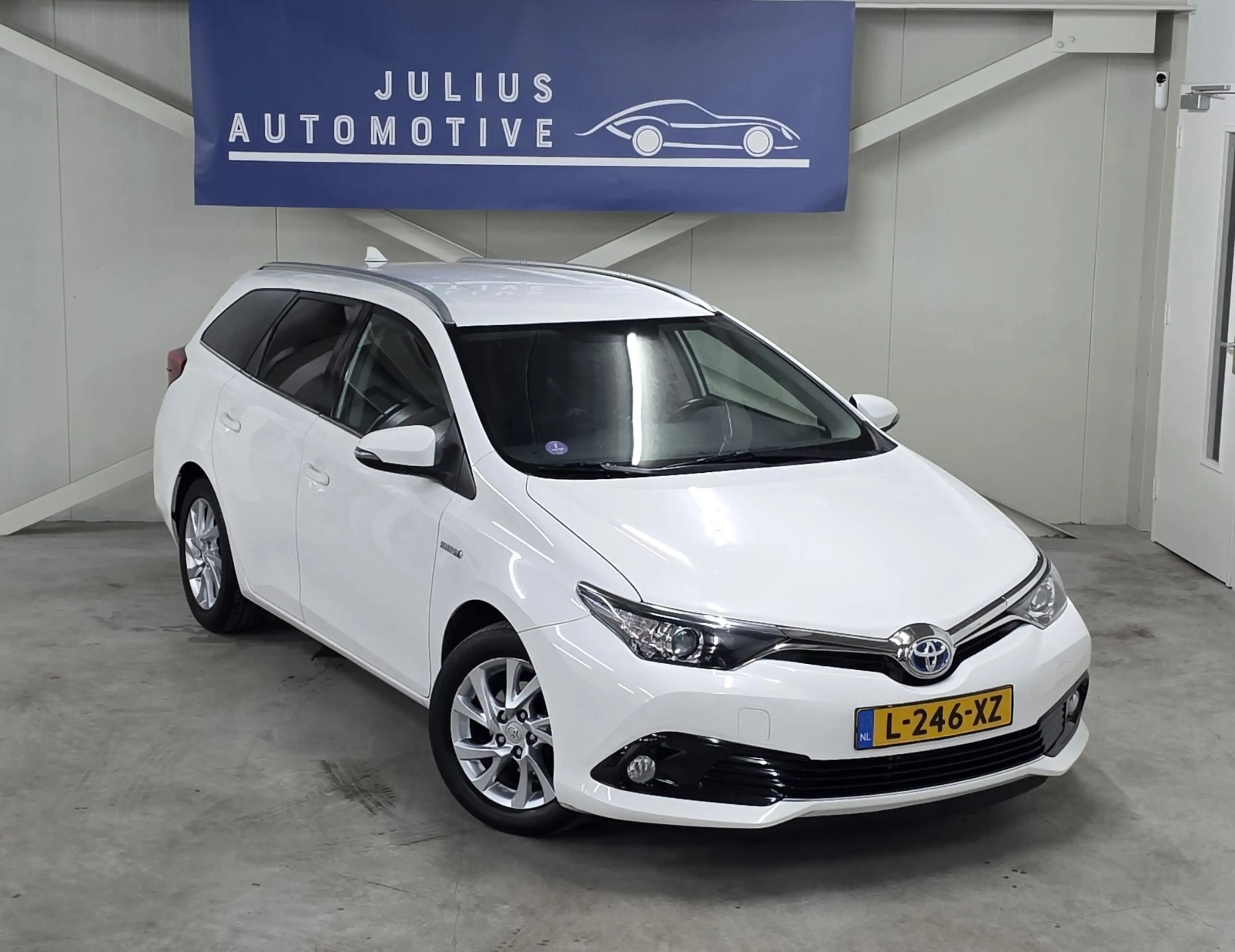 Toyota Auris Touring Sports 1.8 Hybrid Dynamic Dealer Onderhoud — photo 26